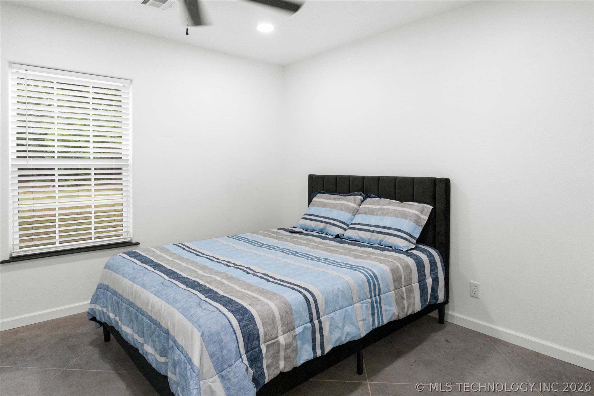 420728 E 1168 Property Photo 25
