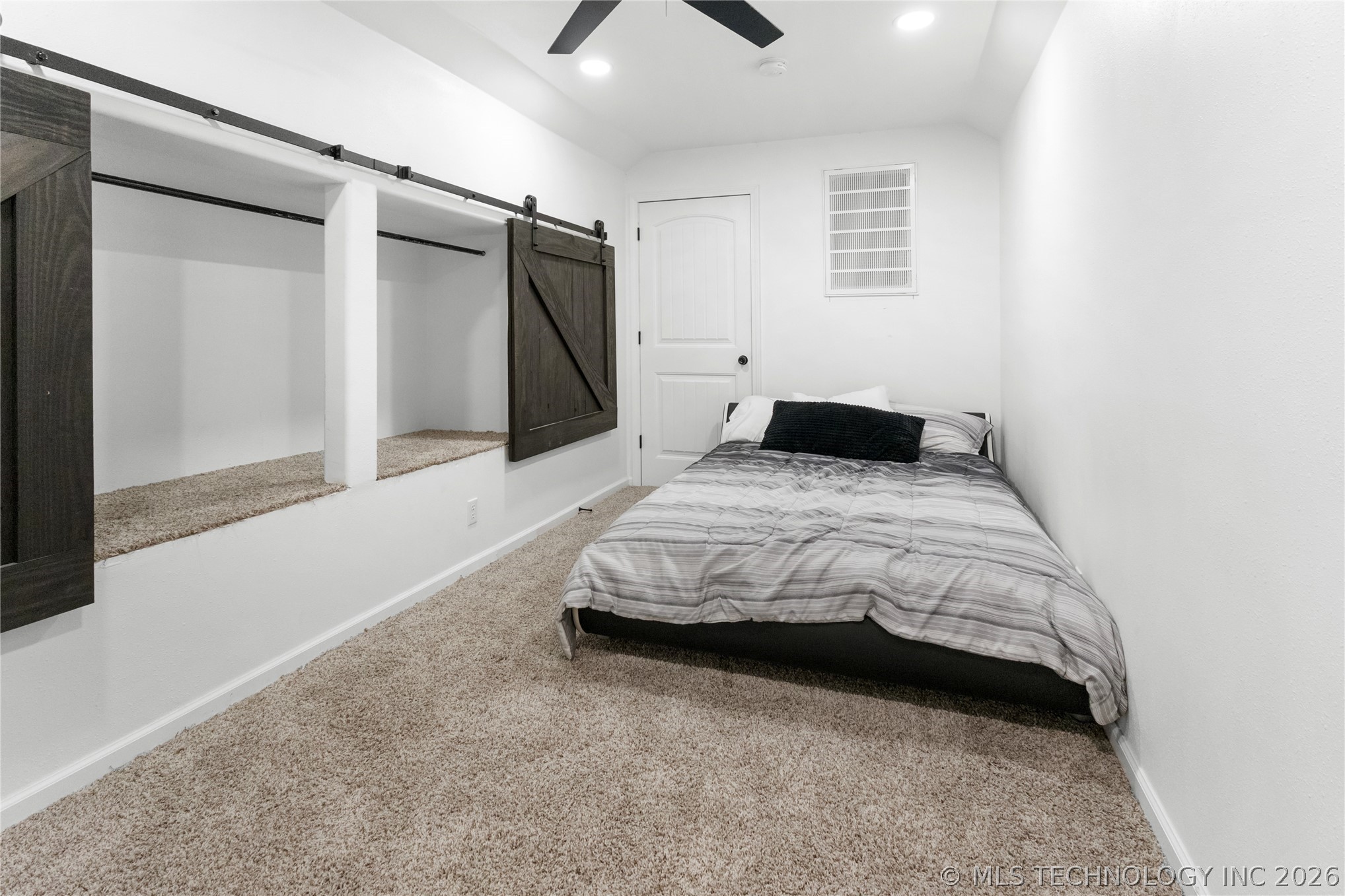 420728 E 1168 Property Photo 29