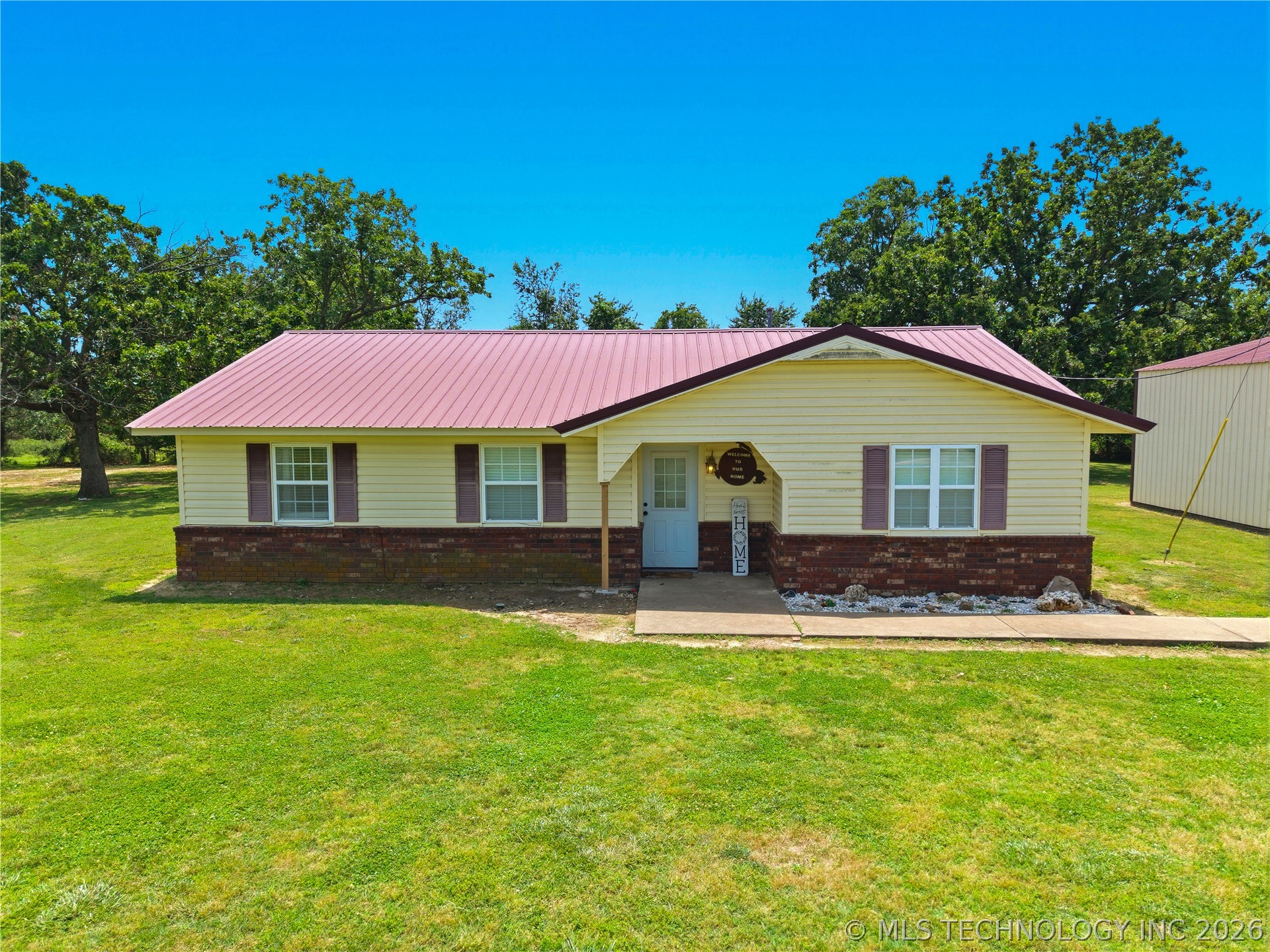 472916 E 705 Road Property Photo 1