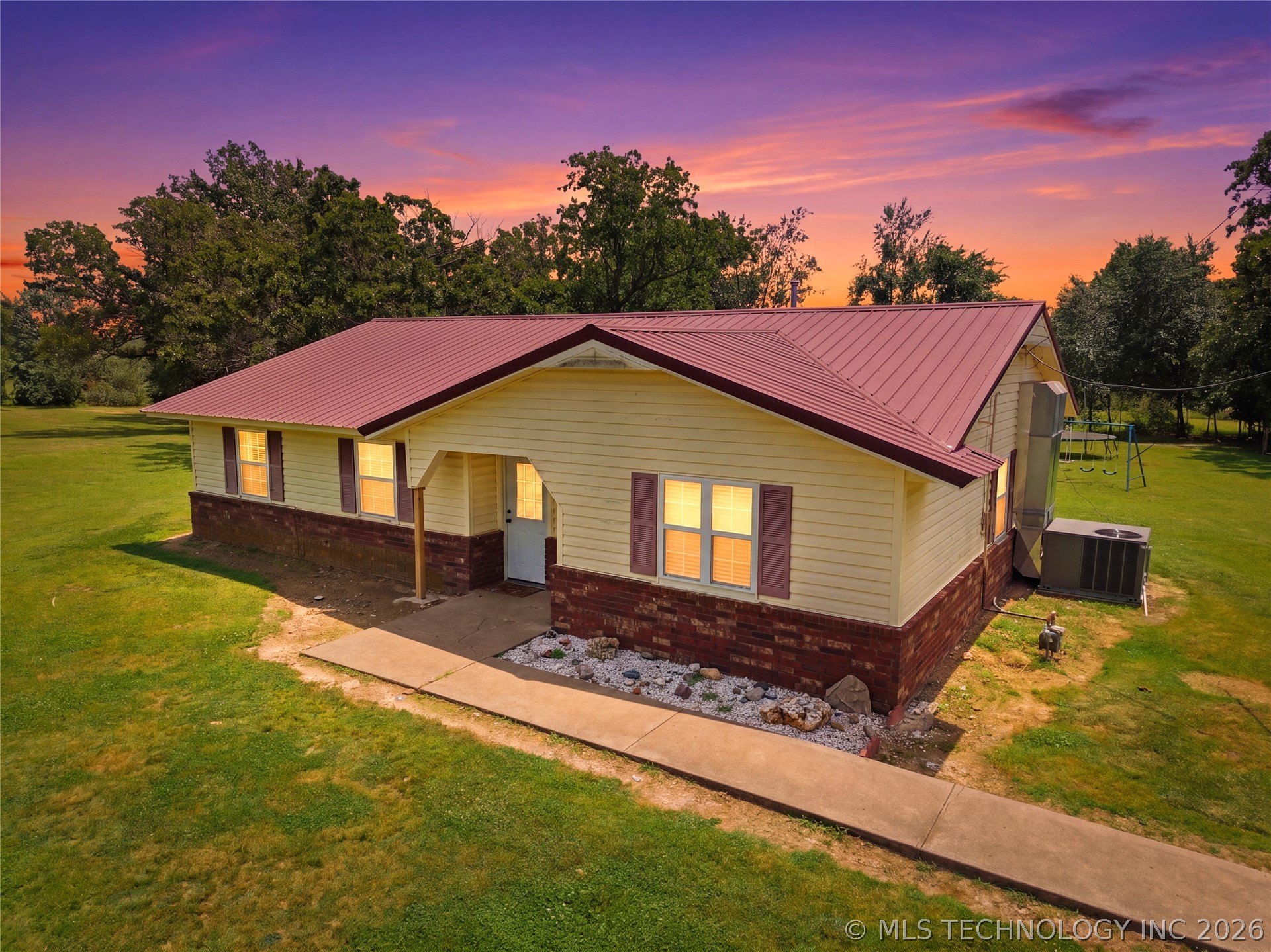 472916 E 705 Road Property Photo 3