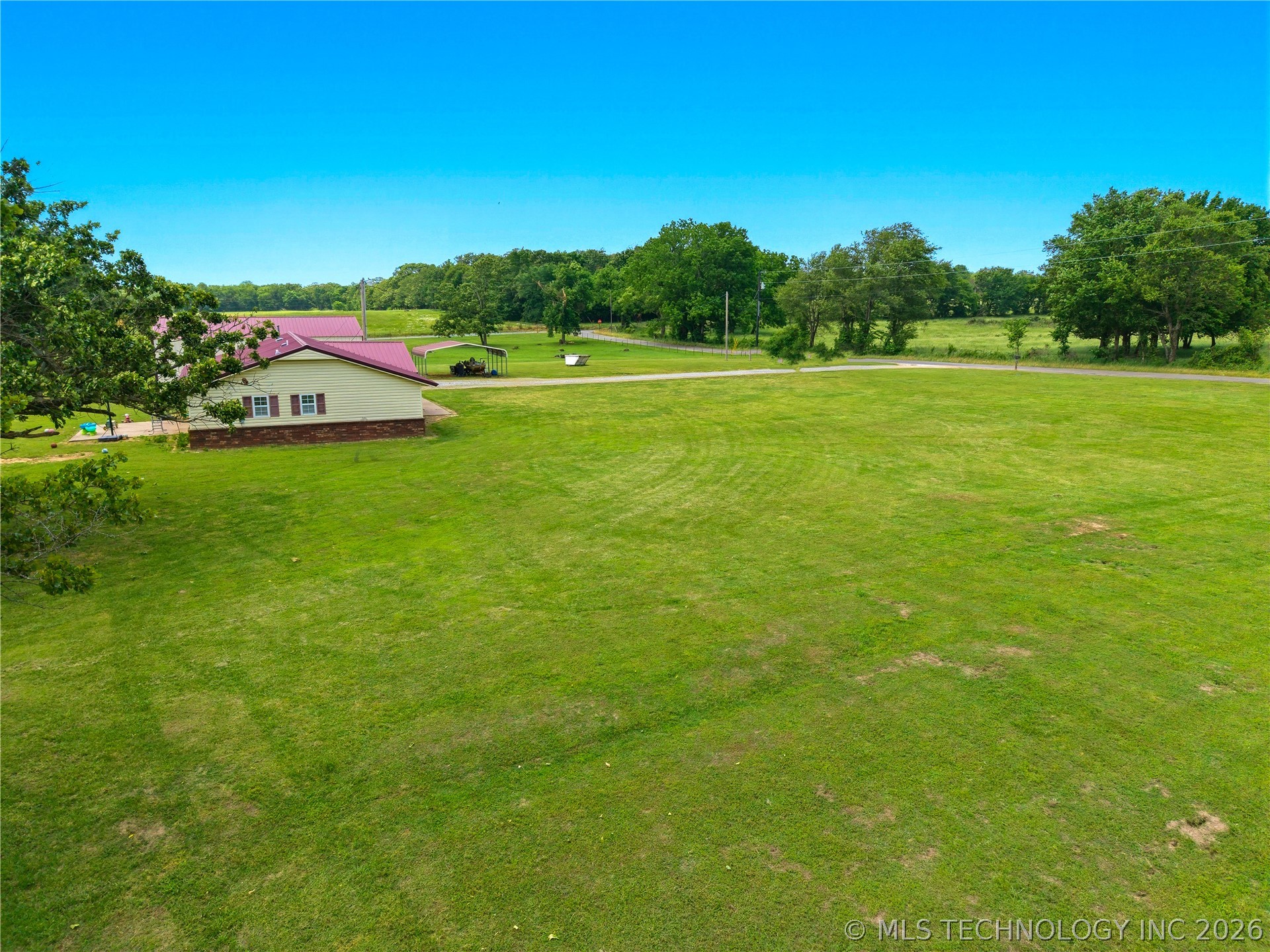 472916 E 705 Road Property Photo 5