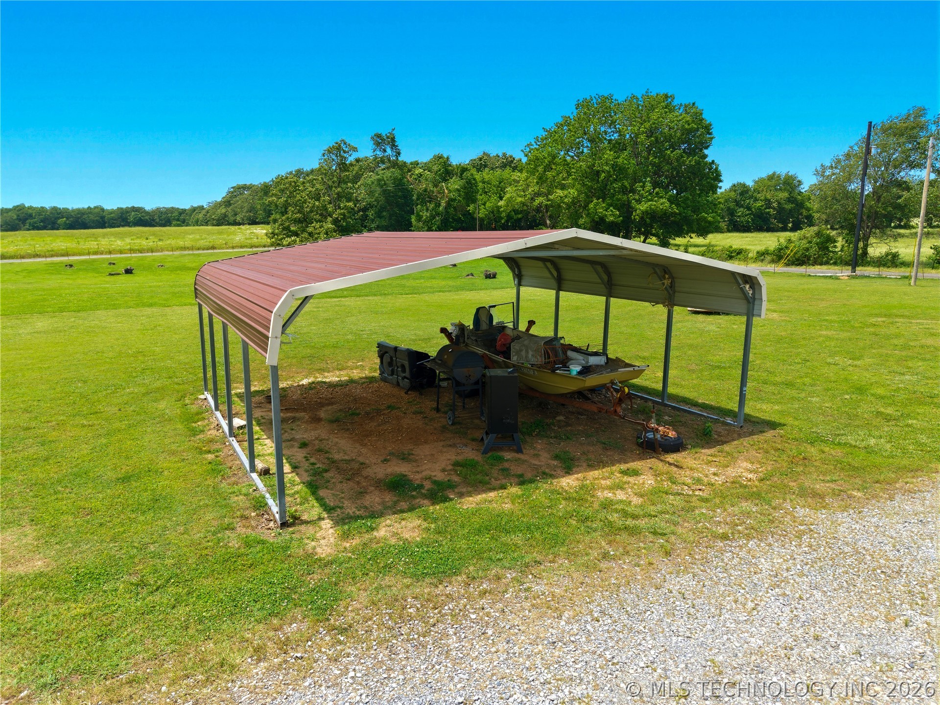 472916 E 705 Road Property Photo 6