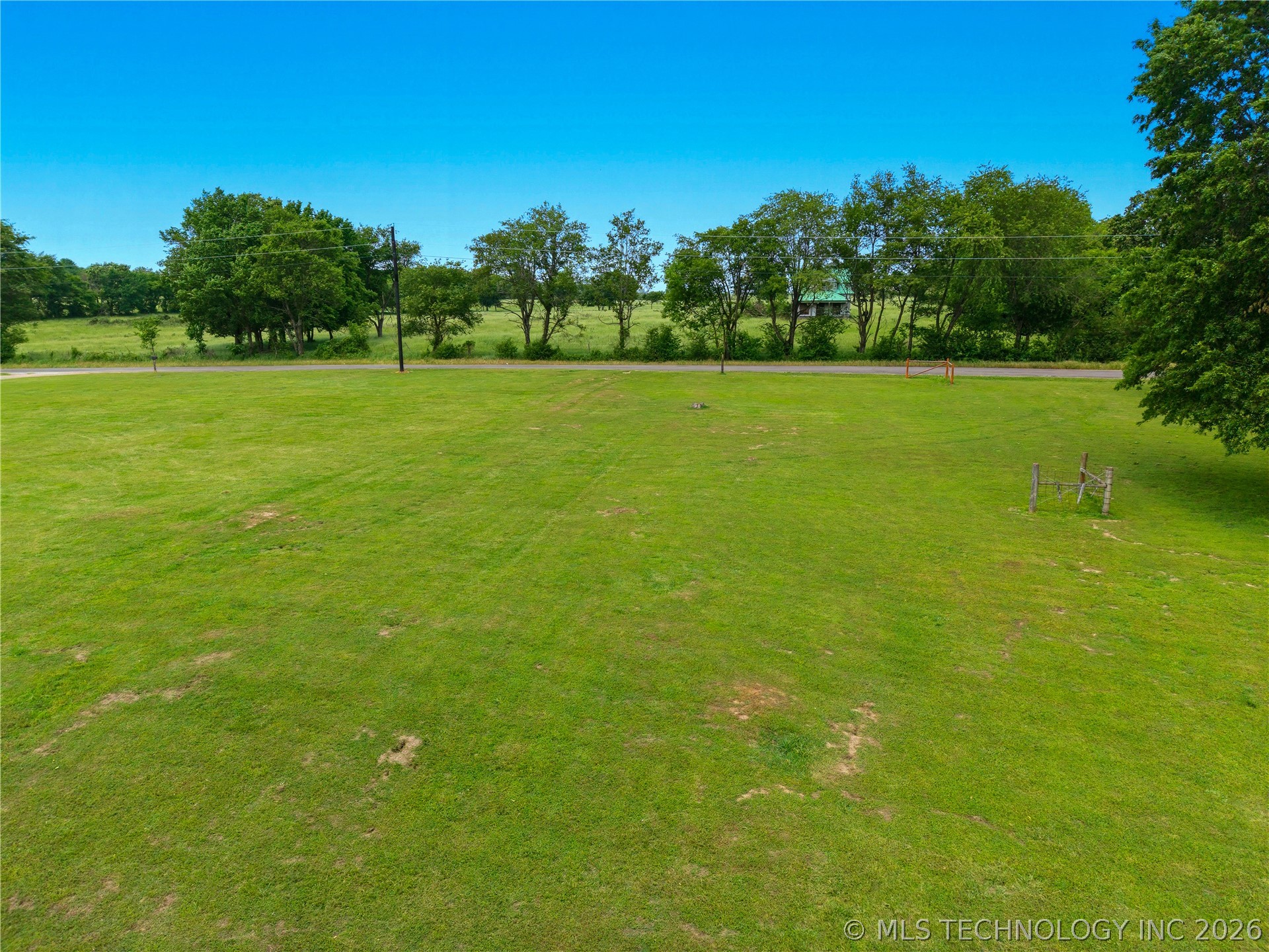 472916 E 705 Road Property Photo 8