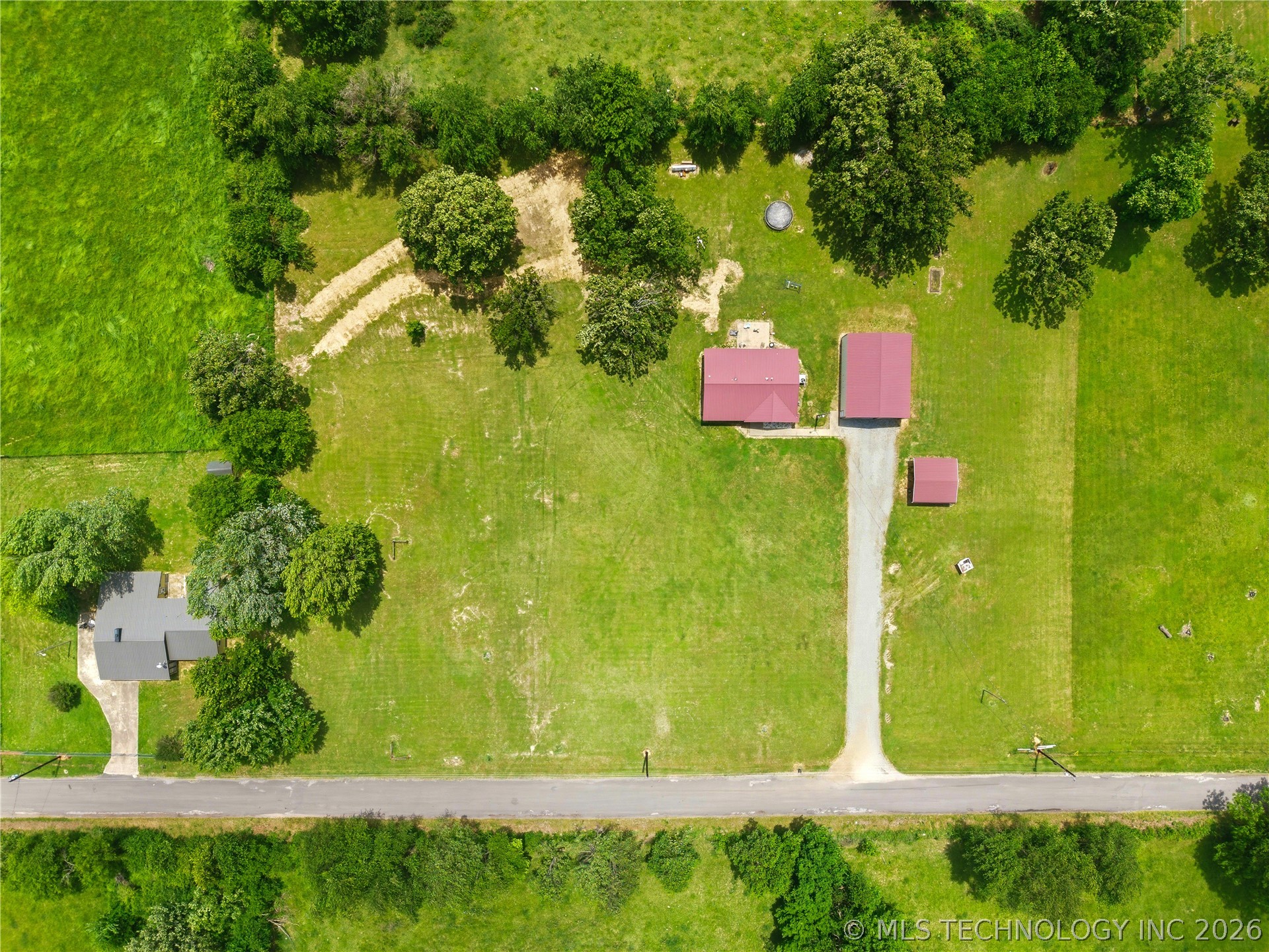 472916 E 705 Road Property Photo 44