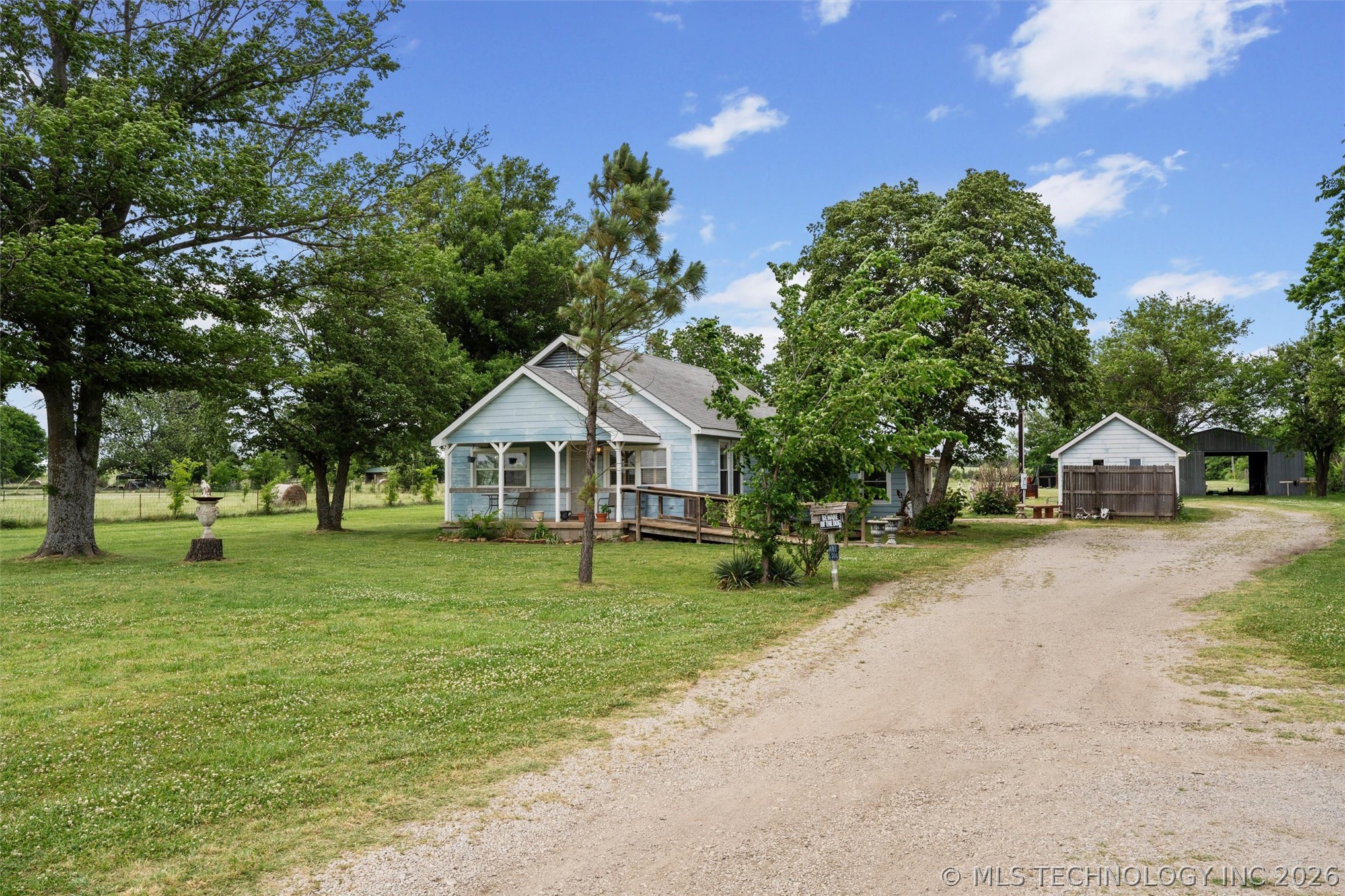 402400 Hwy 60 Property Photo 1