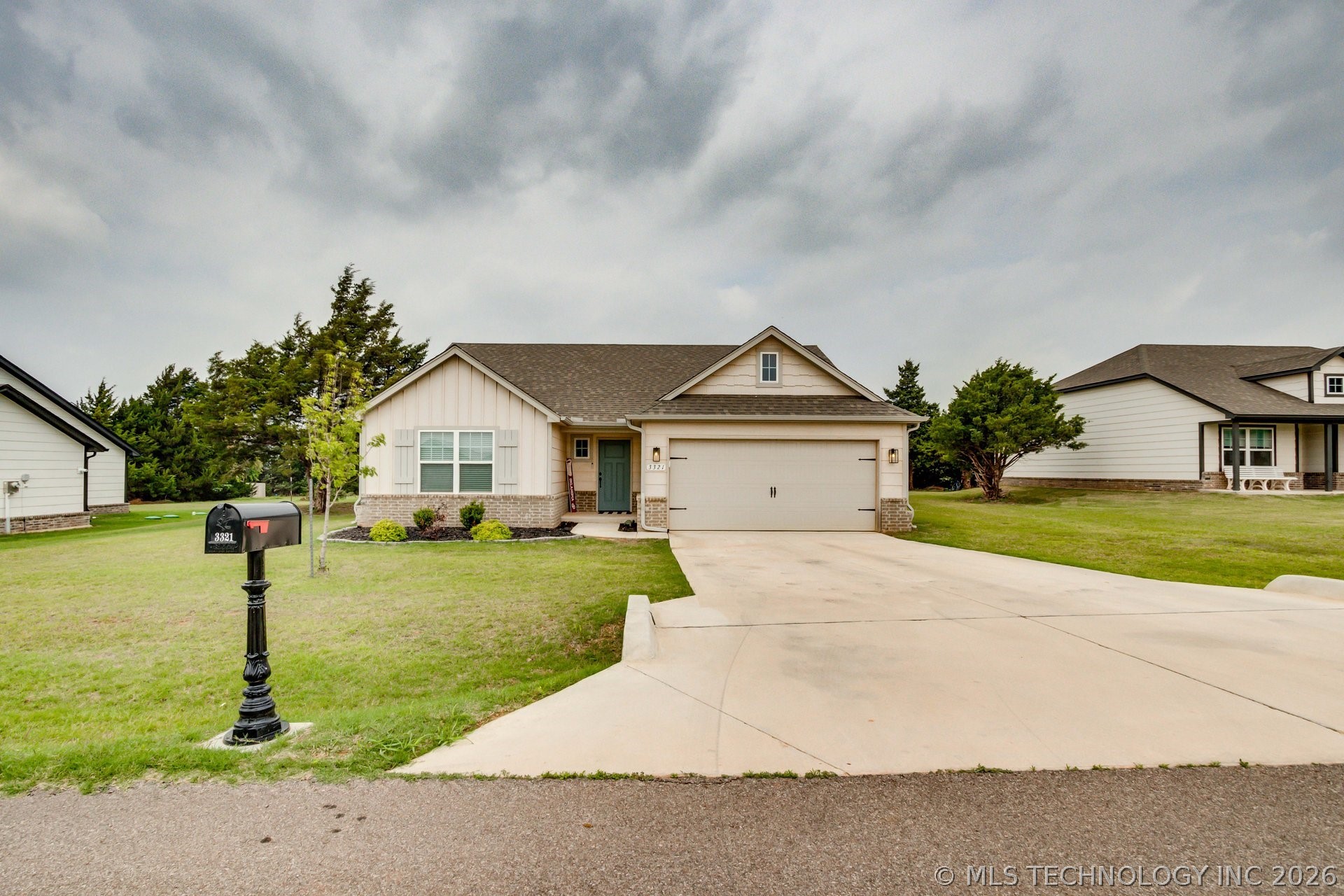 3321 Oak Ridge Property Photo 2