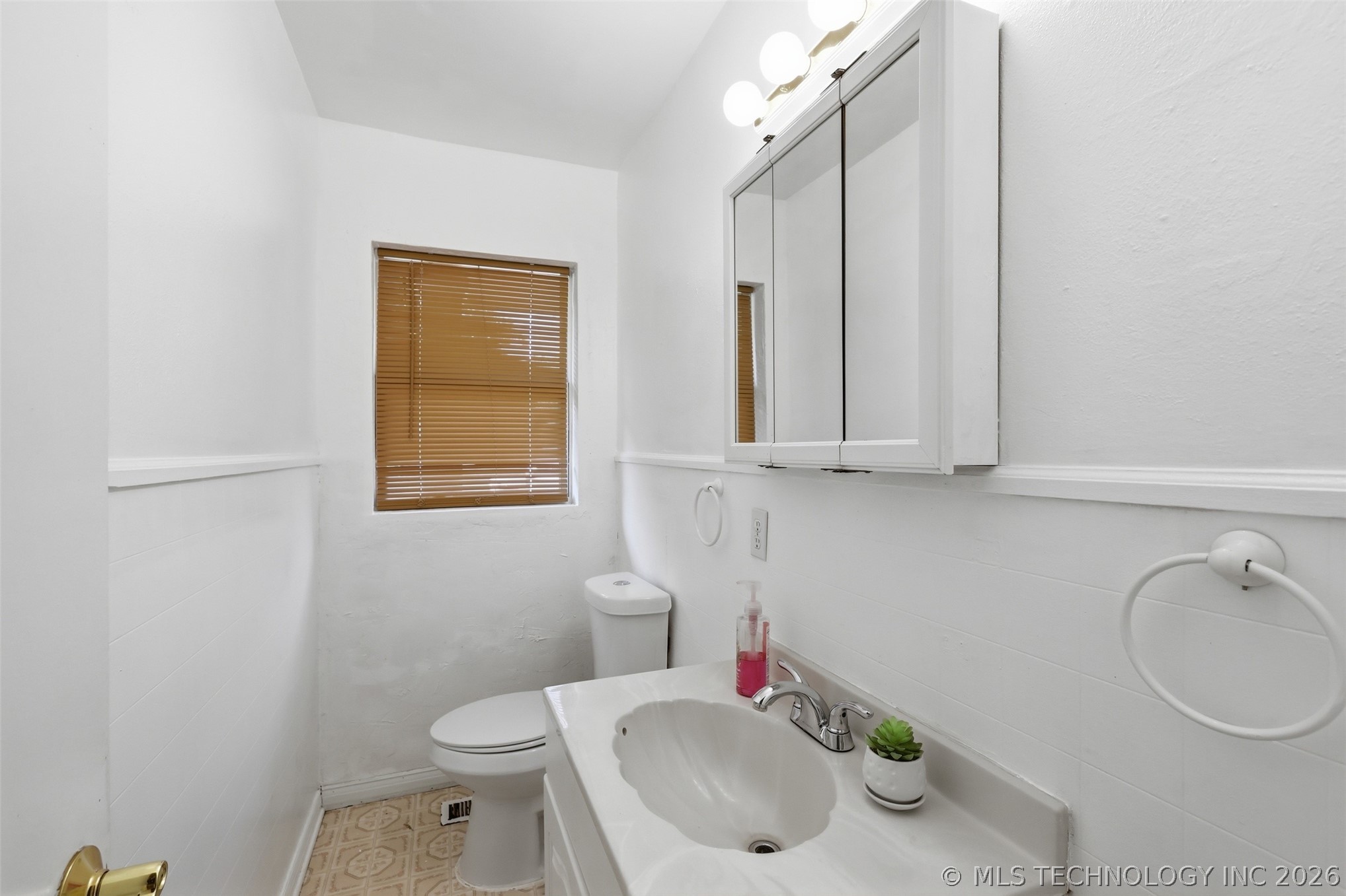 909 W 9th Street Property Photo 14