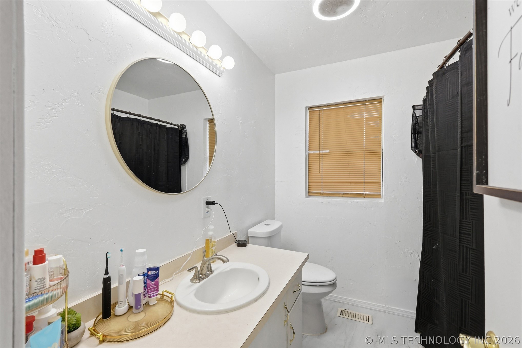 909 W 9th Street Property Photo 15