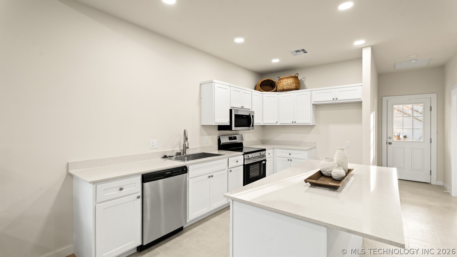 1867 Rockford Drive Property Photo 10