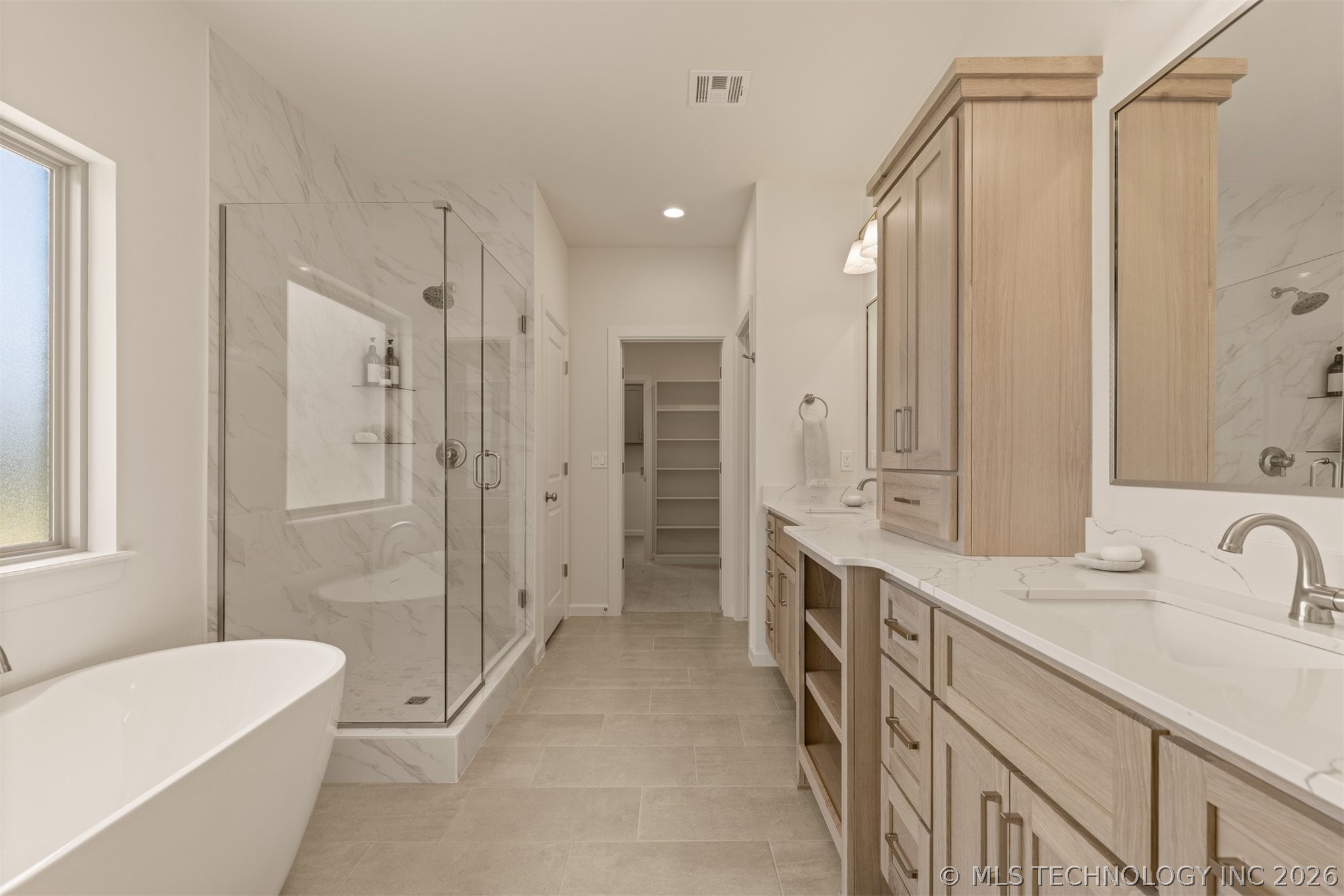 1331 N Beech Street Property Photo 6