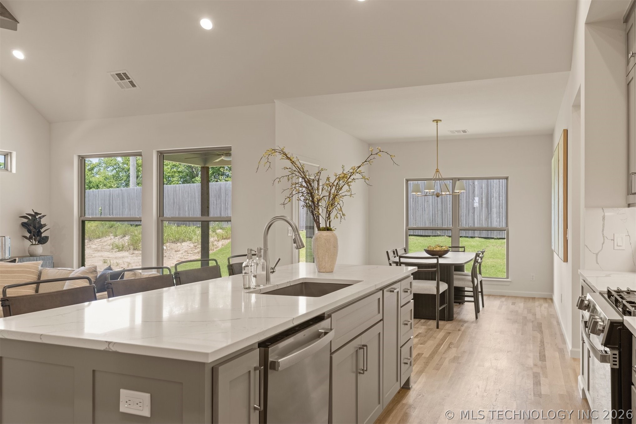1331 N Beech Street Property Photo 20