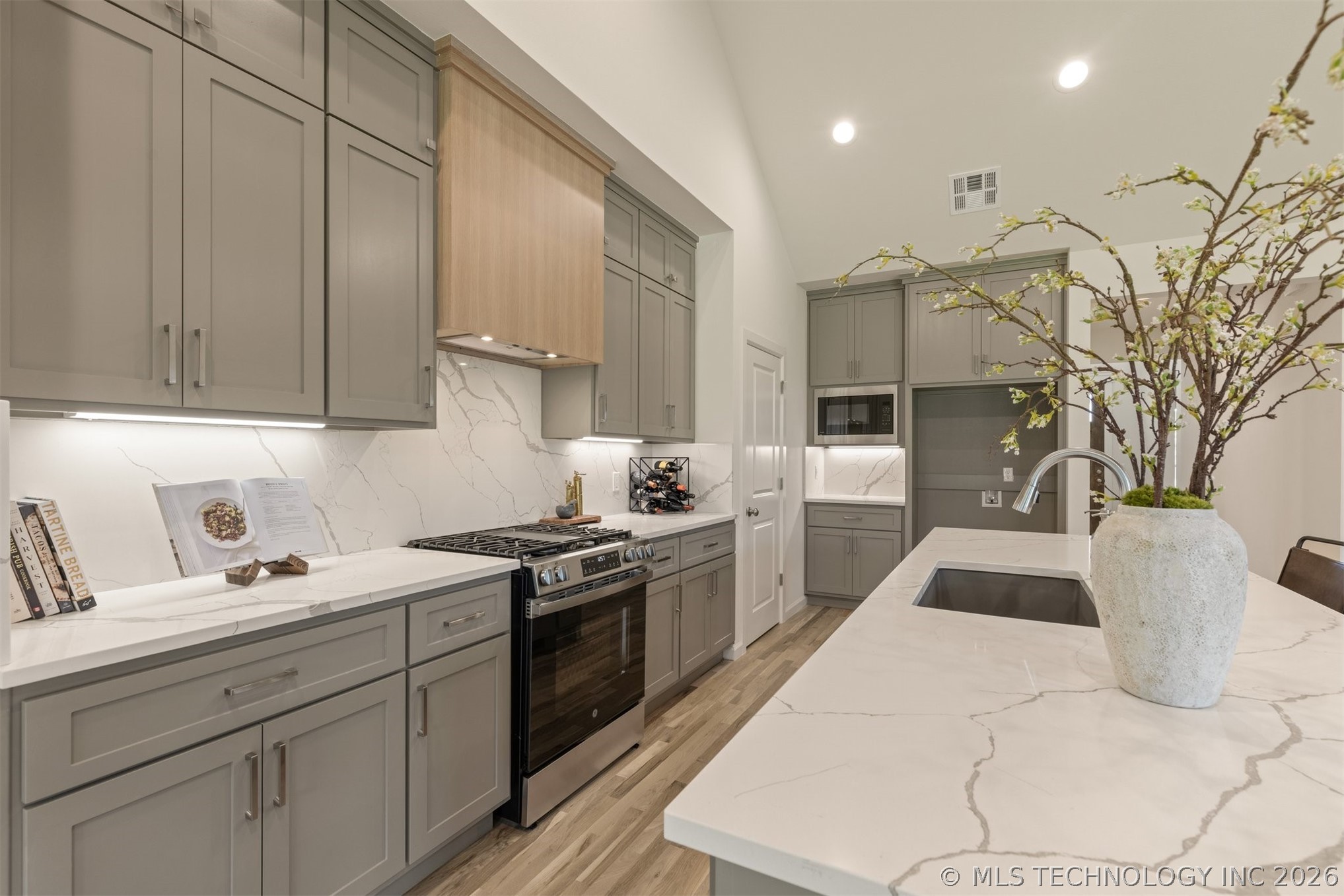 1331 N Beech Street Property Photo 23