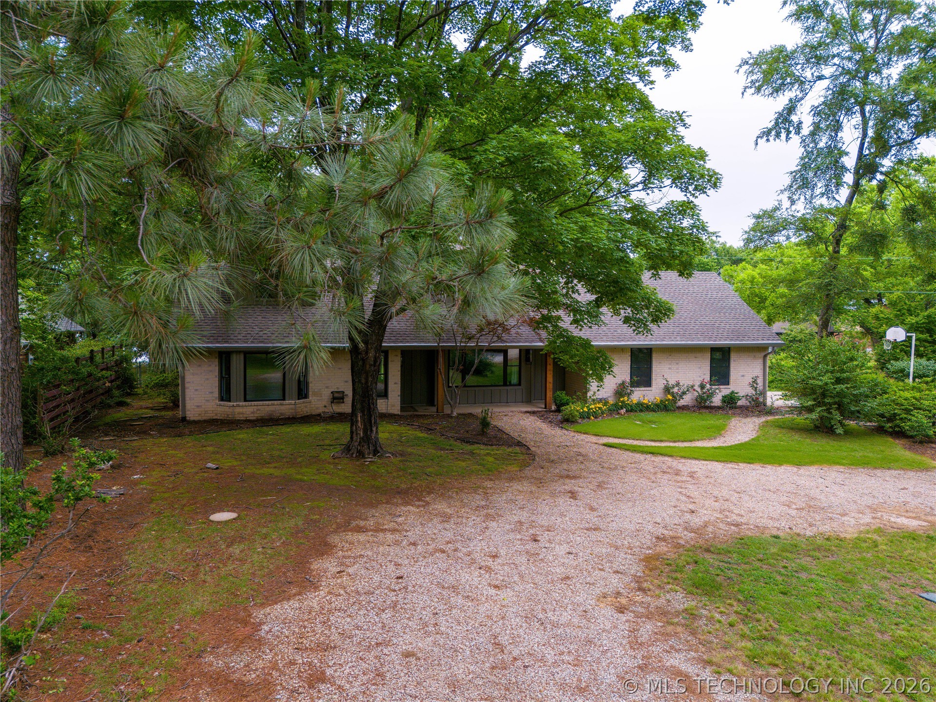 560 N 4395 Property Photo 1
