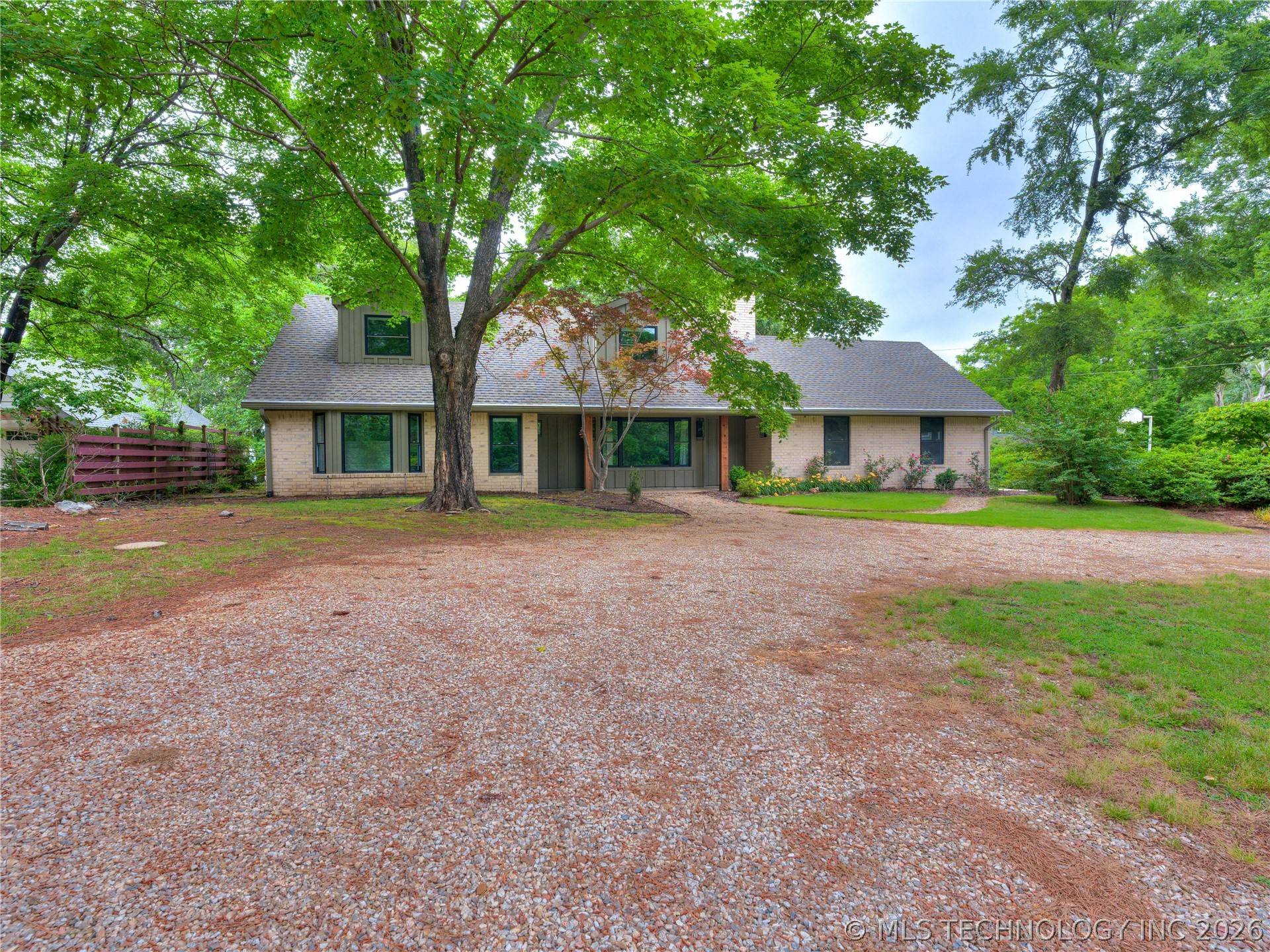 560 N 4395 Property Photo 2