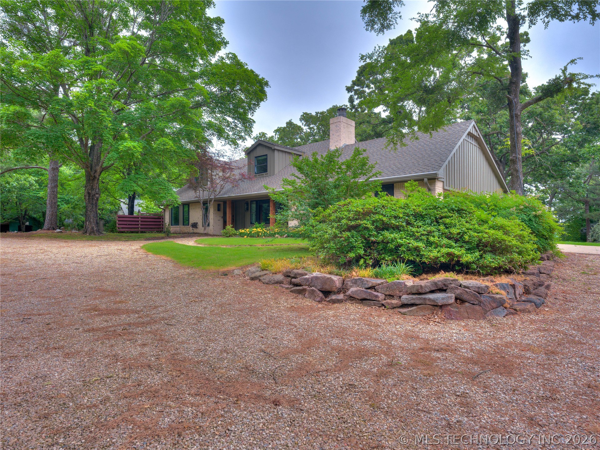 560 N 4395 Property Photo 3