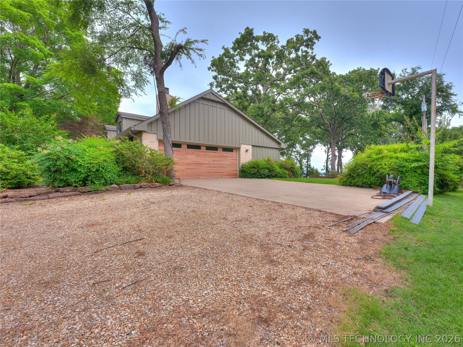 560 N 4395 Property Photo 4
