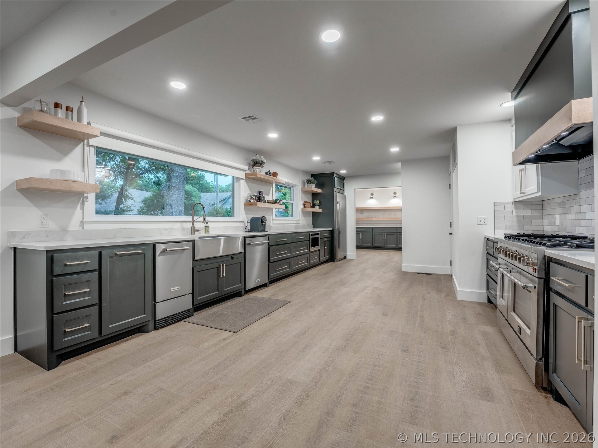 560 N 4395 Property Photo 14