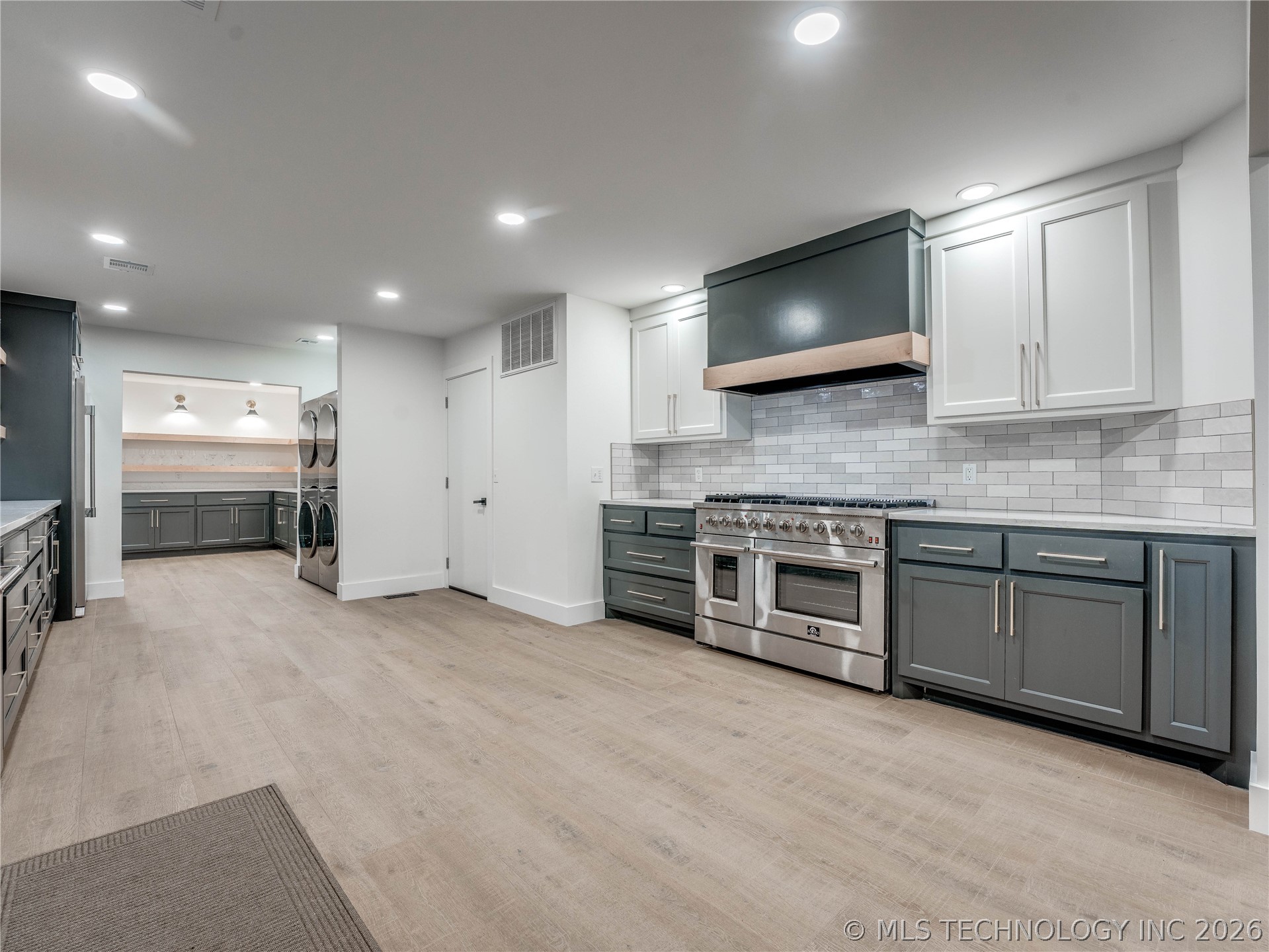 560 N 4395 Property Photo 16
