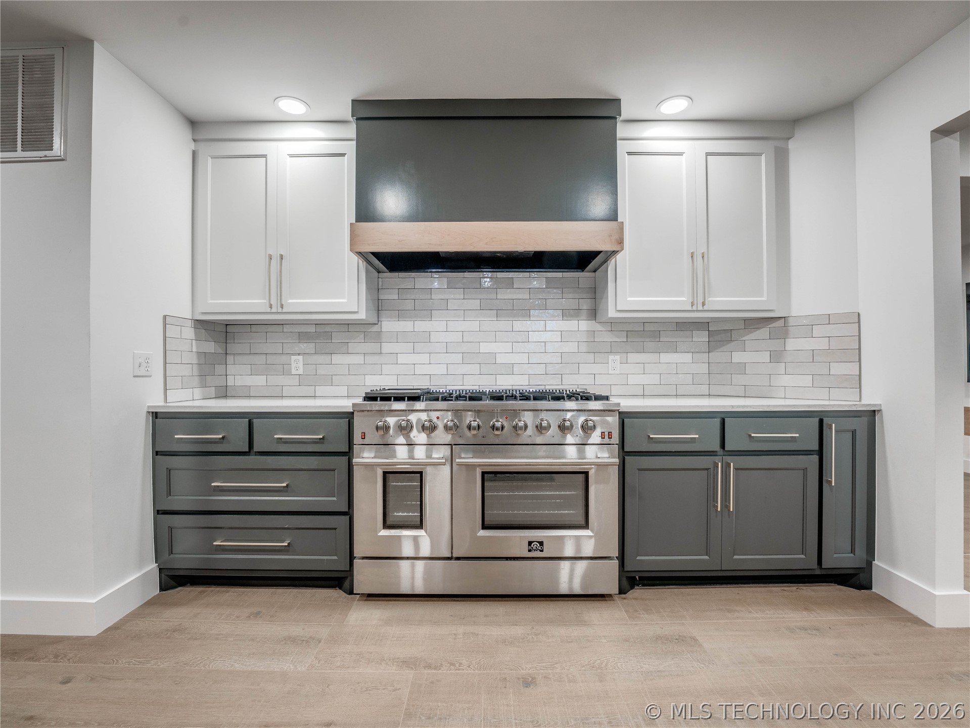 560 N 4395 Property Photo 17