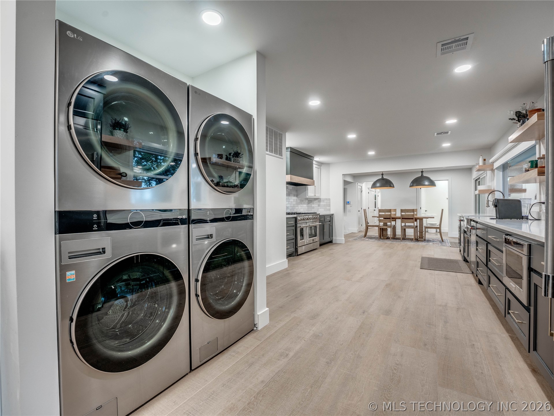 560 N 4395 Property Photo 20