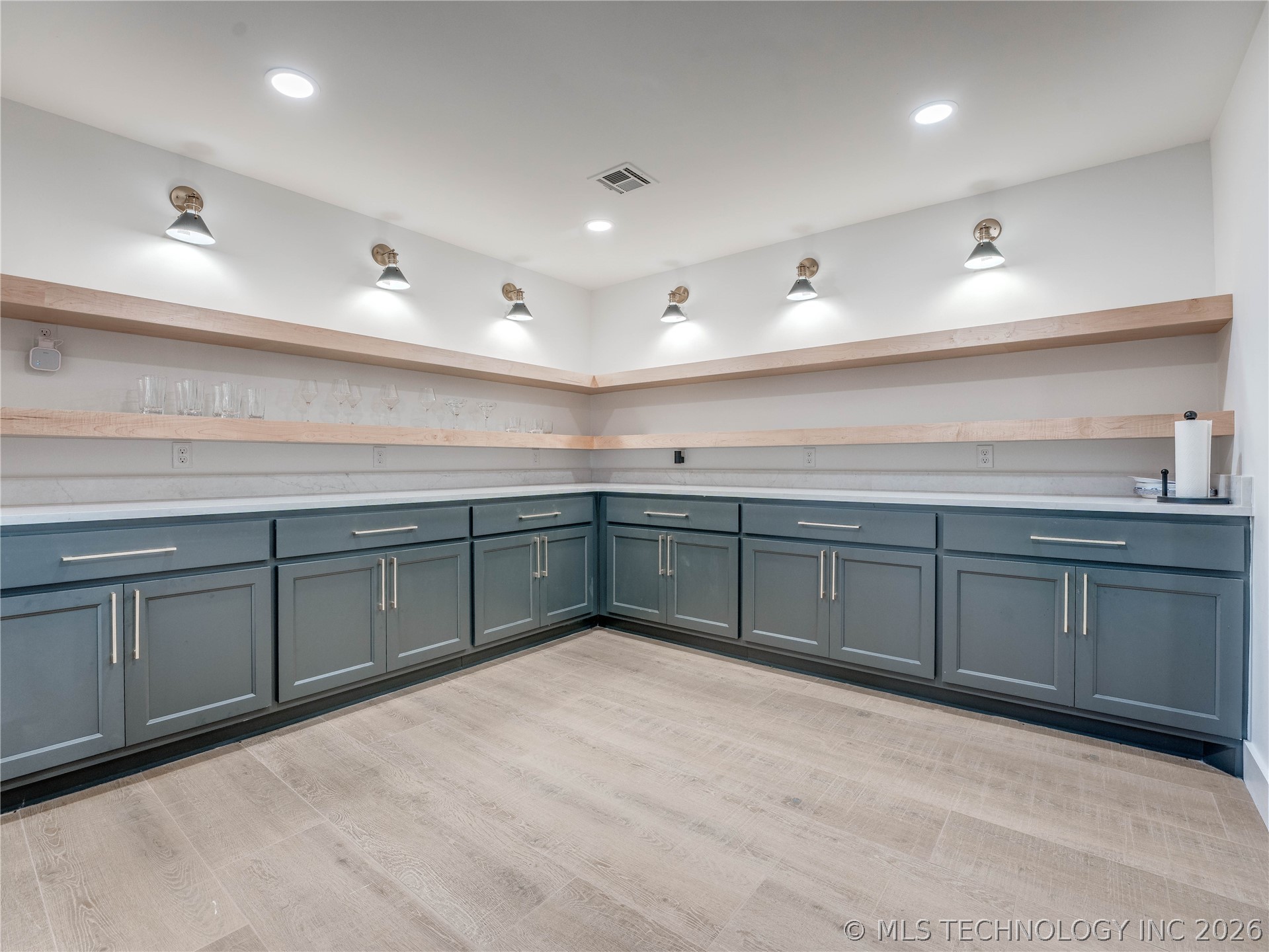 560 N 4395 Property Photo 23