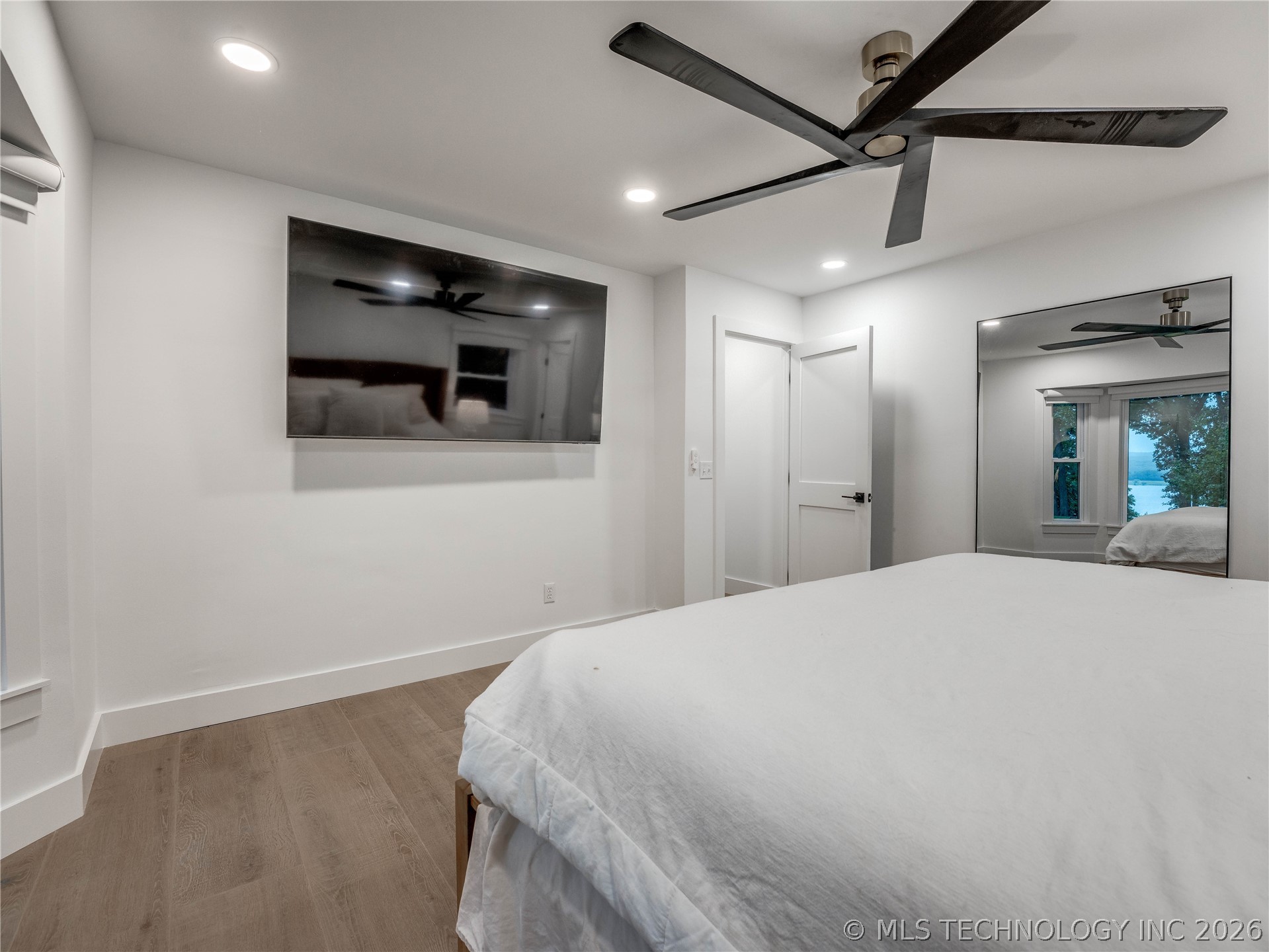560 N 4395 Property Photo 27