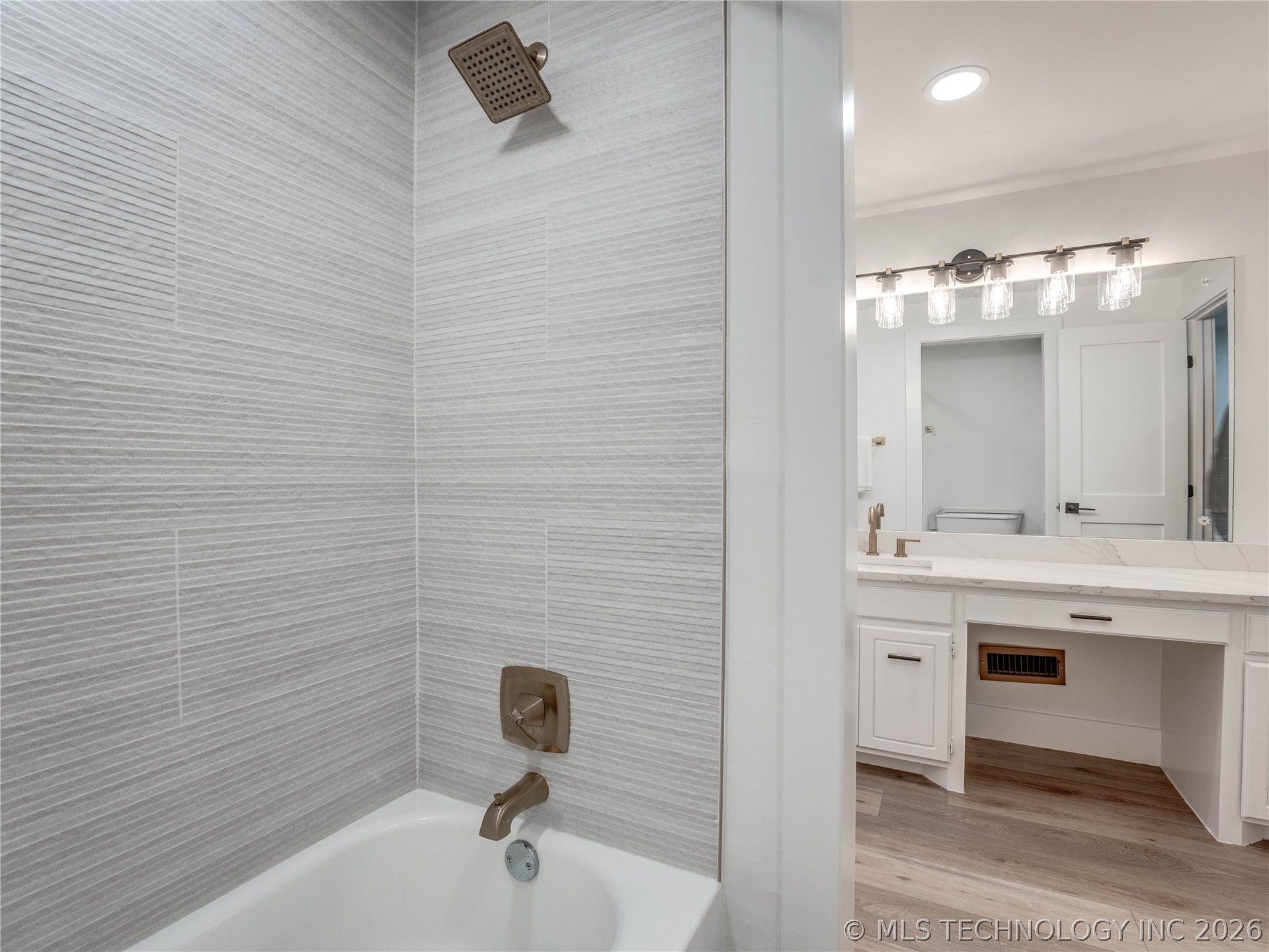 560 N 4395 Property Photo 38