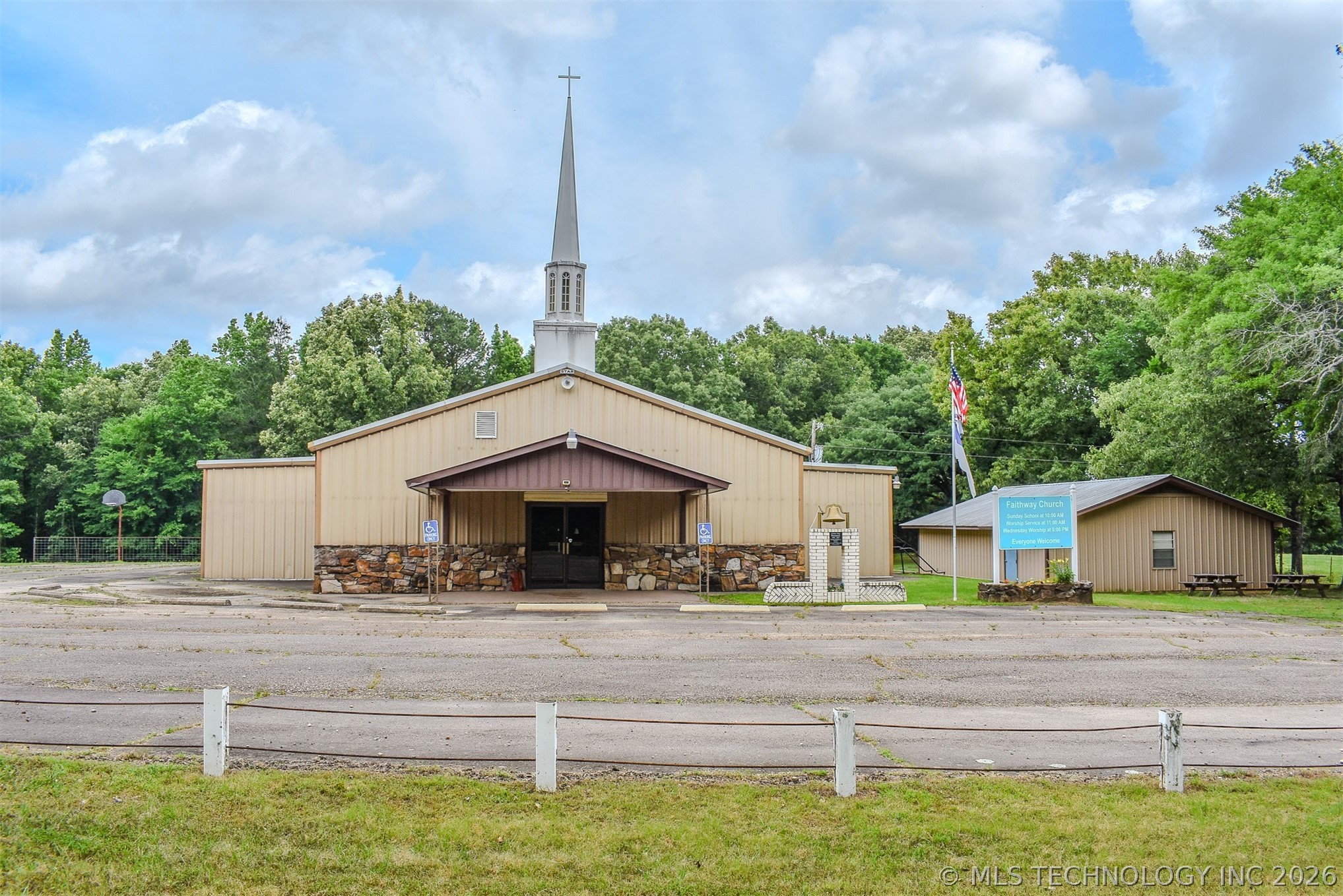 4447 E 1980 Road Property Photo 2
