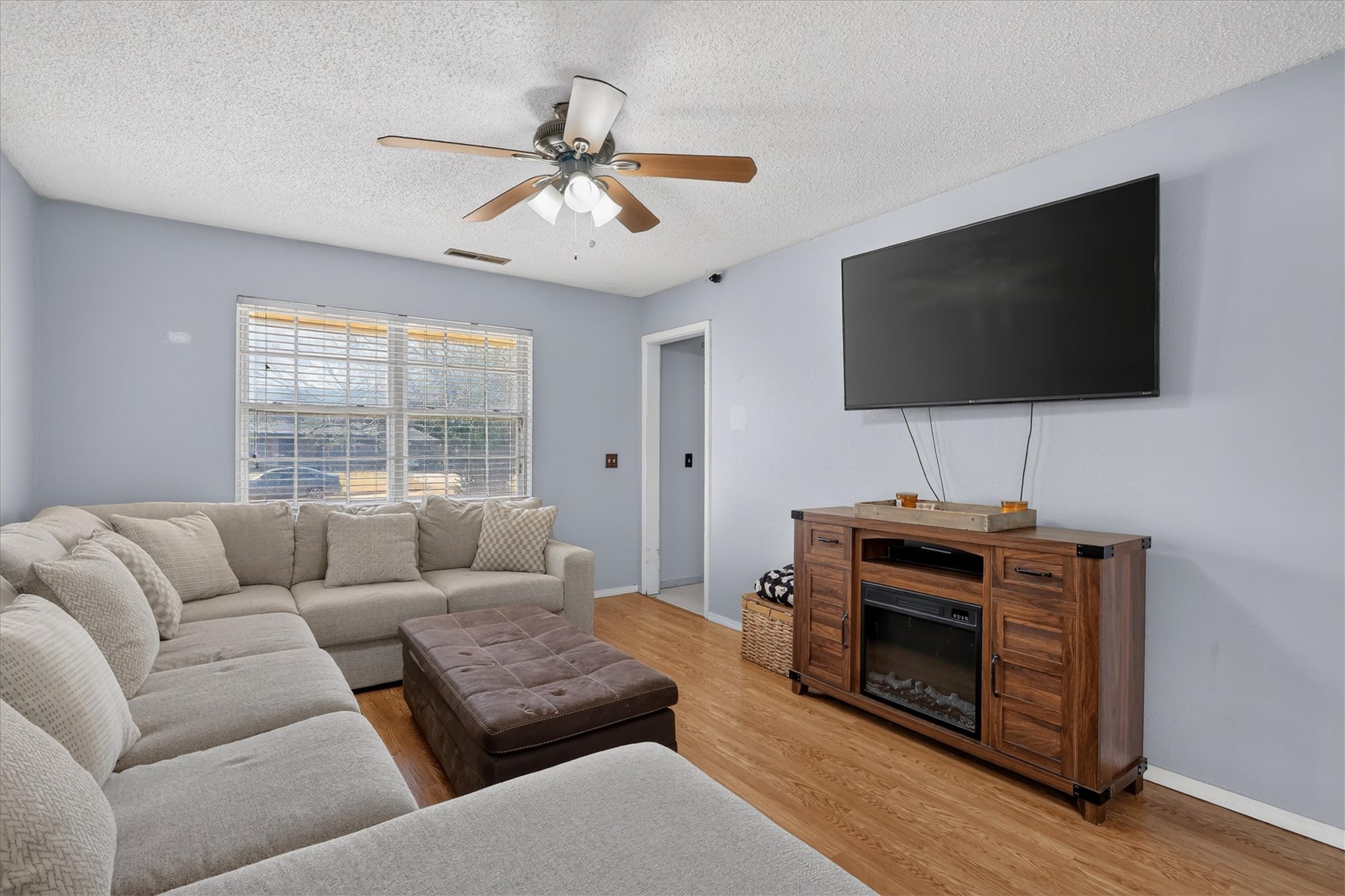 1813 Bellaire Circle Property Photo 7