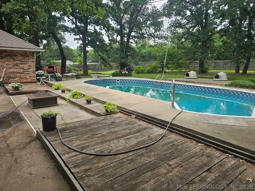 1232 S Rockford Road Property Photo 4