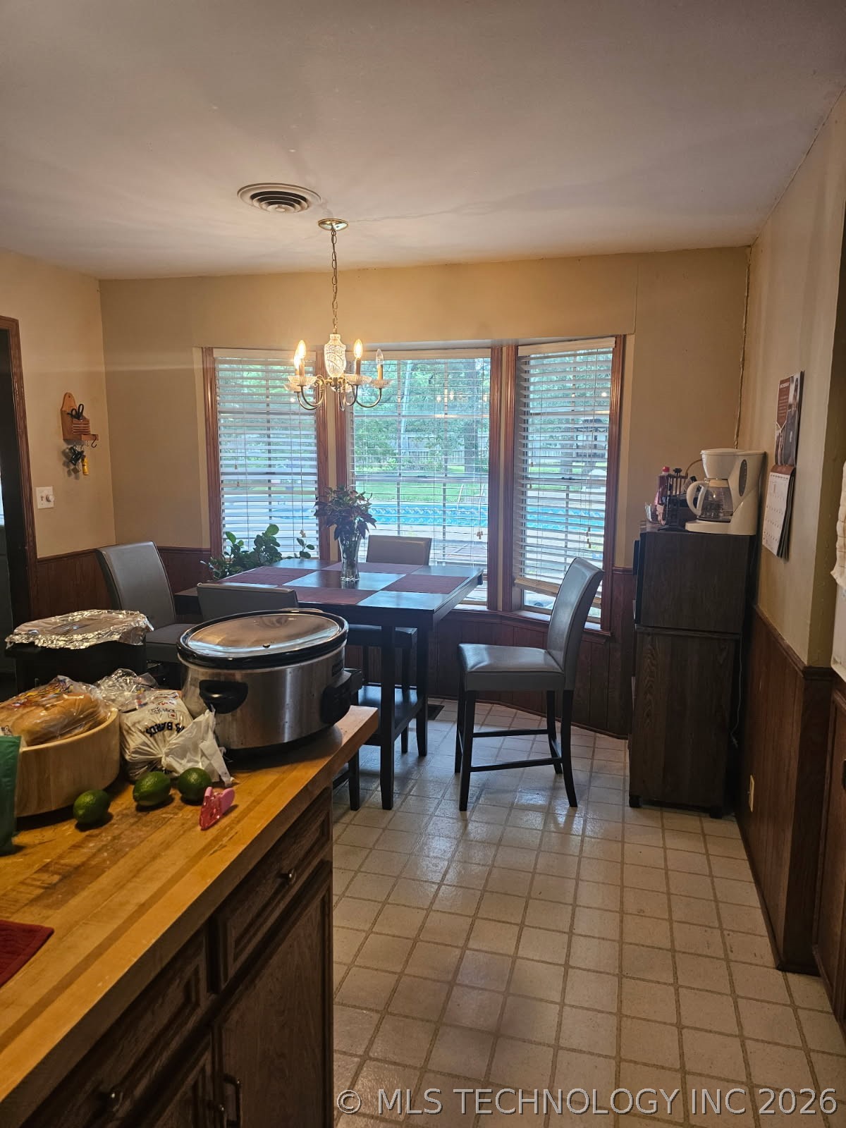 1232 S Rockford Road Property Photo 6