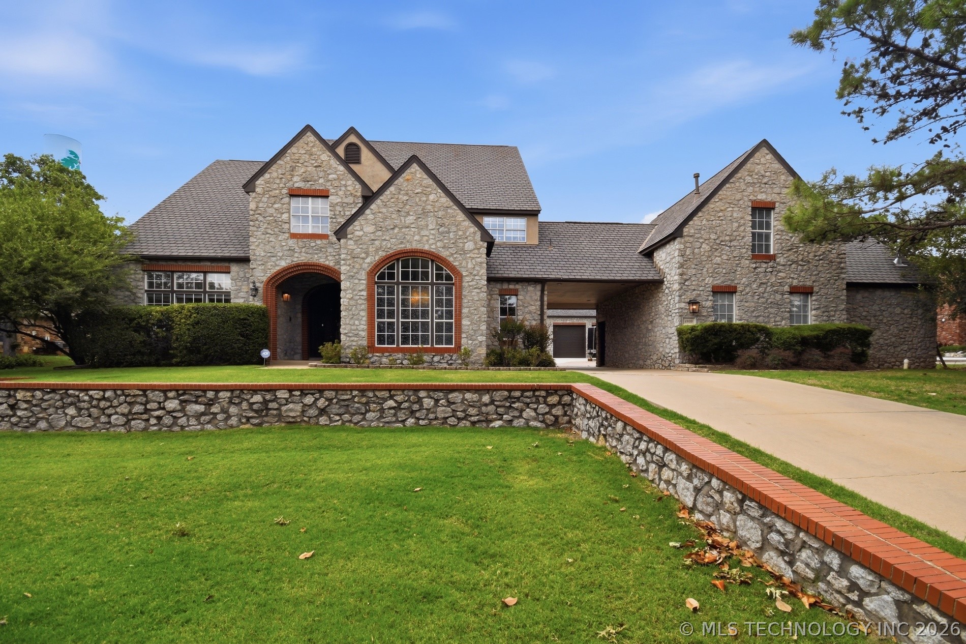4809 Oak Leaf Drive