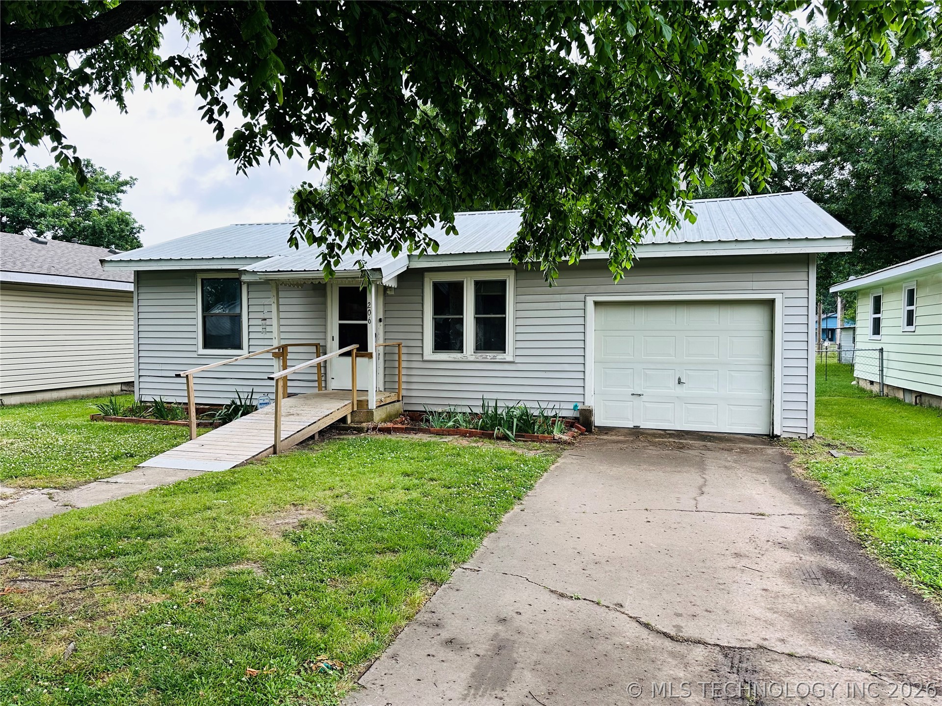 206 S Ora Street Property Photo 1