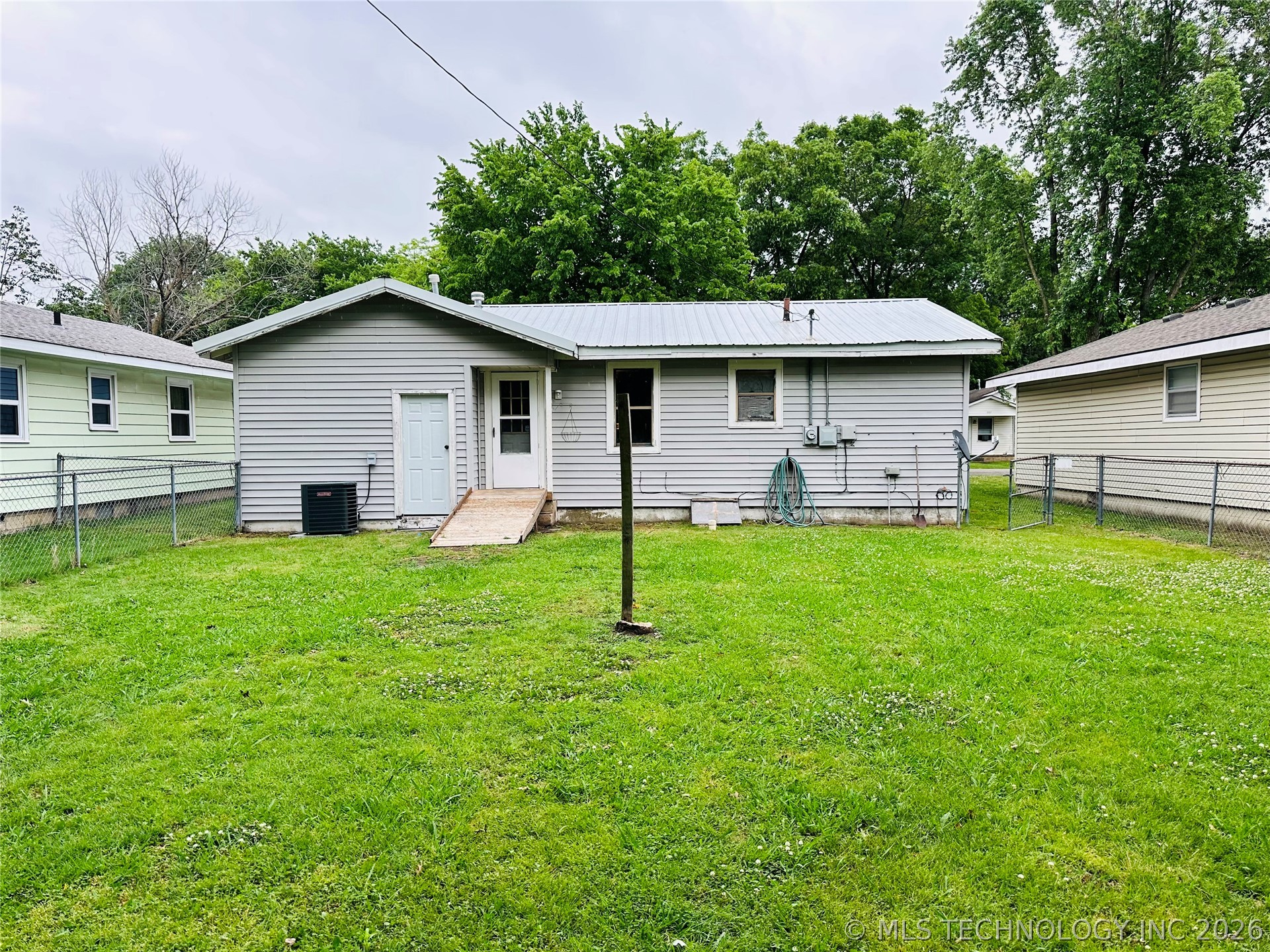 206 S Ora Street Property Photo 4