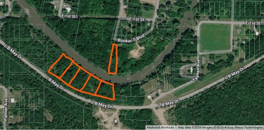 L B May Drive Property Photo 1