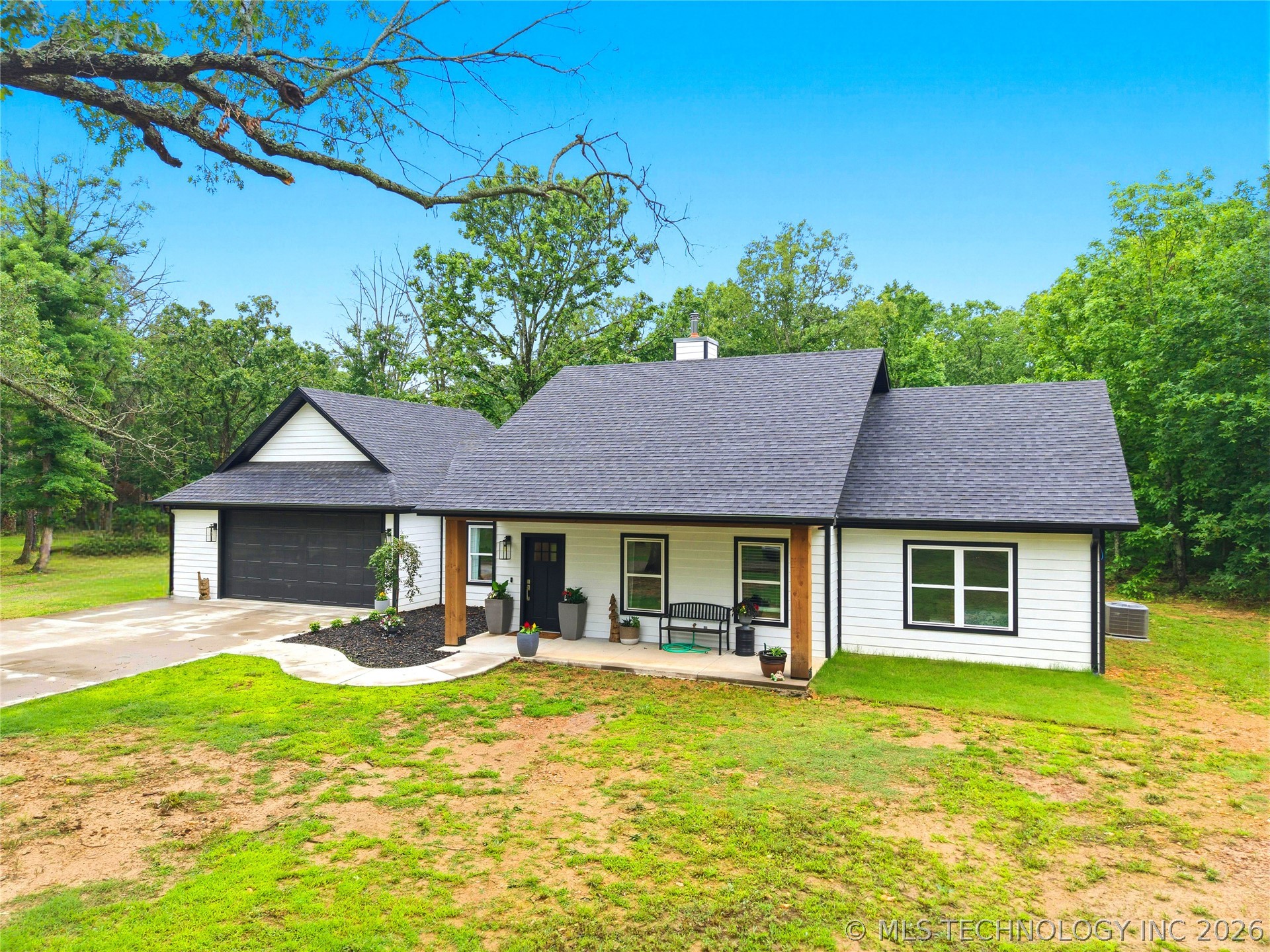 466070 E 800 Property Photo 1