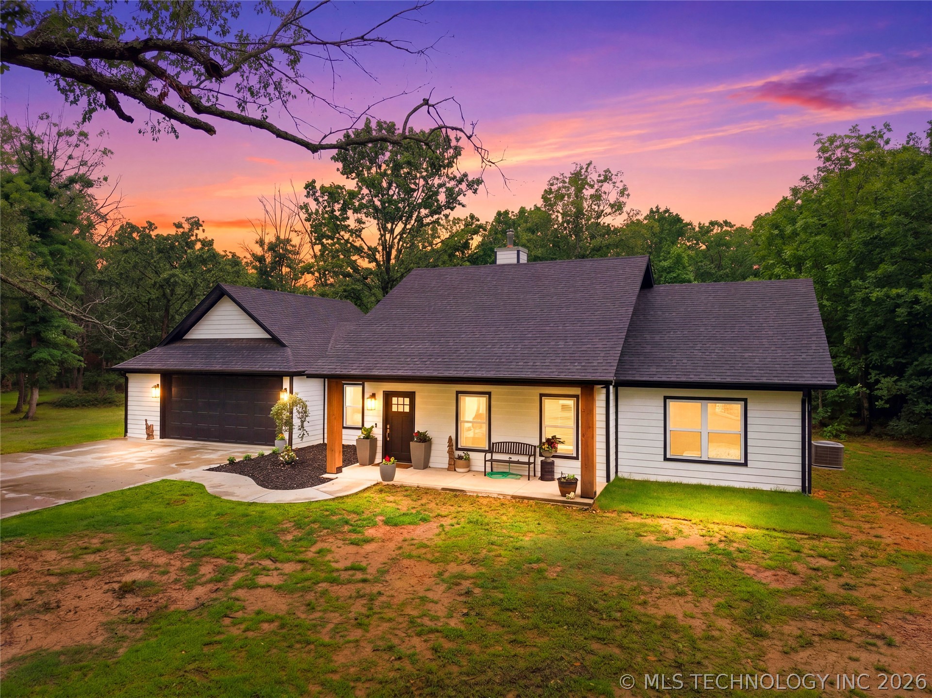 466070 E 800 Property Photo 2