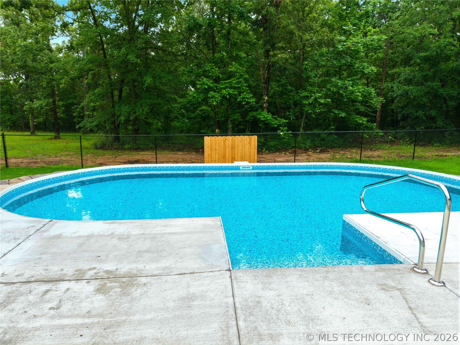 466070 E 800 Property Photo 4