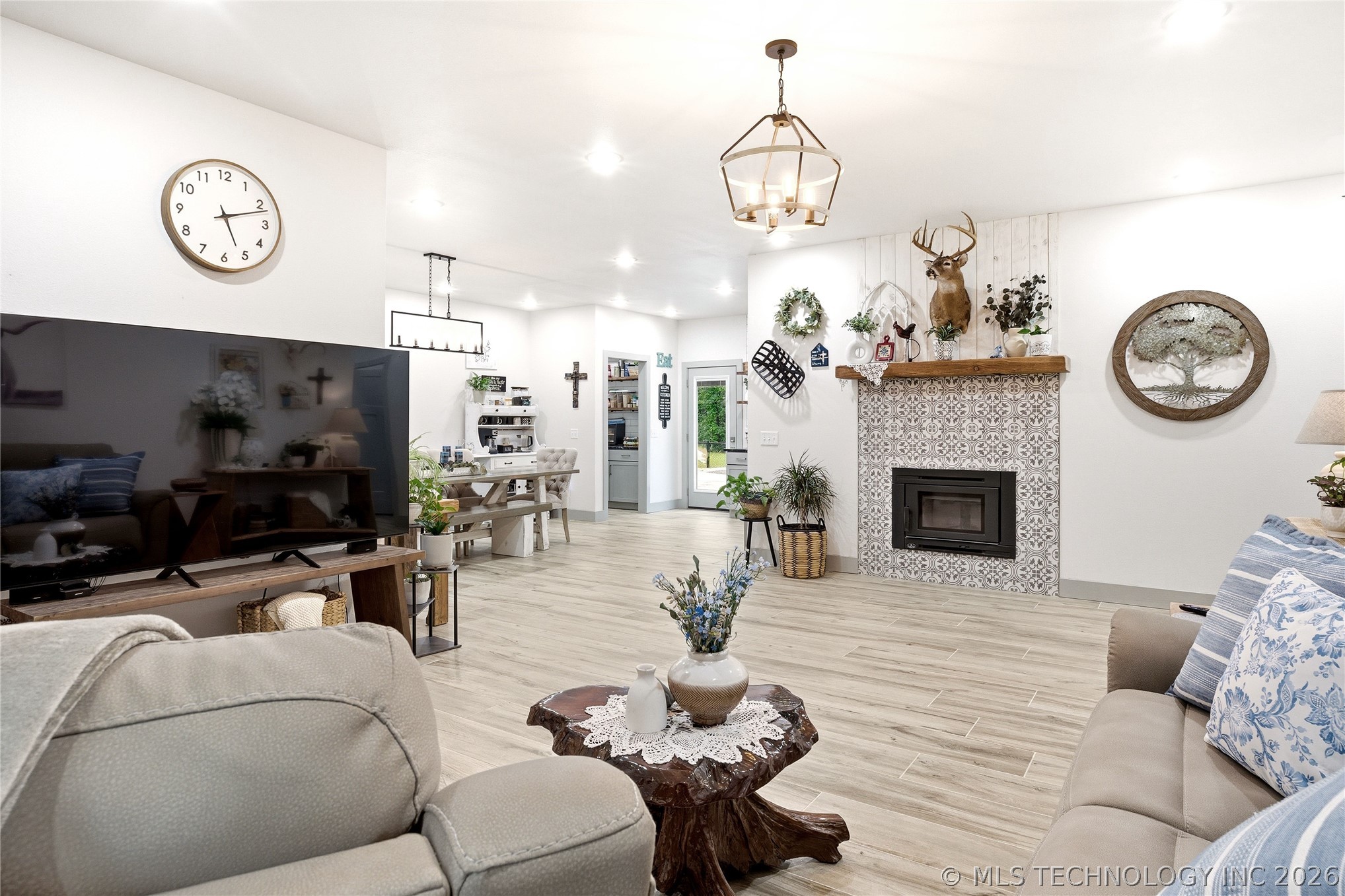 466070 E 800 Property Photo 5
