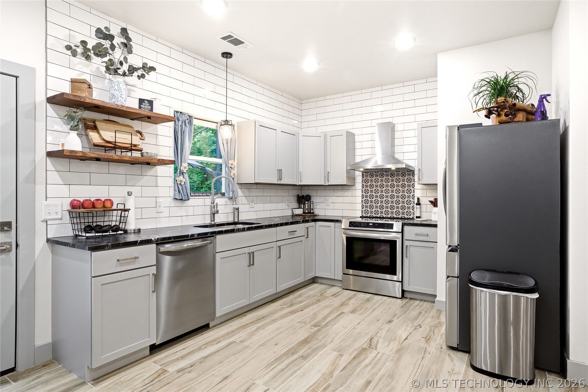 466070 E 800 Property Photo 13