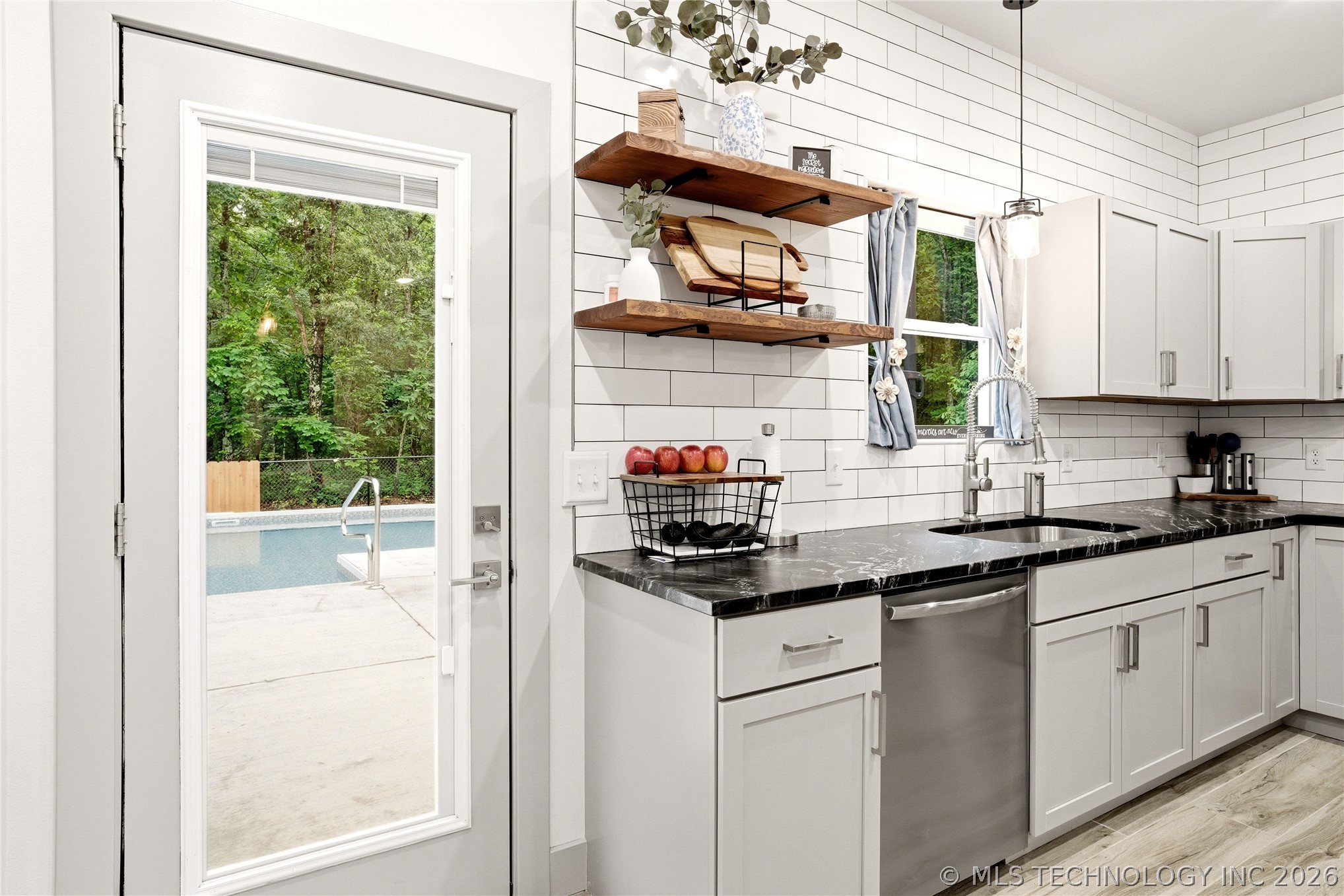 466070 E 800 Property Photo 14