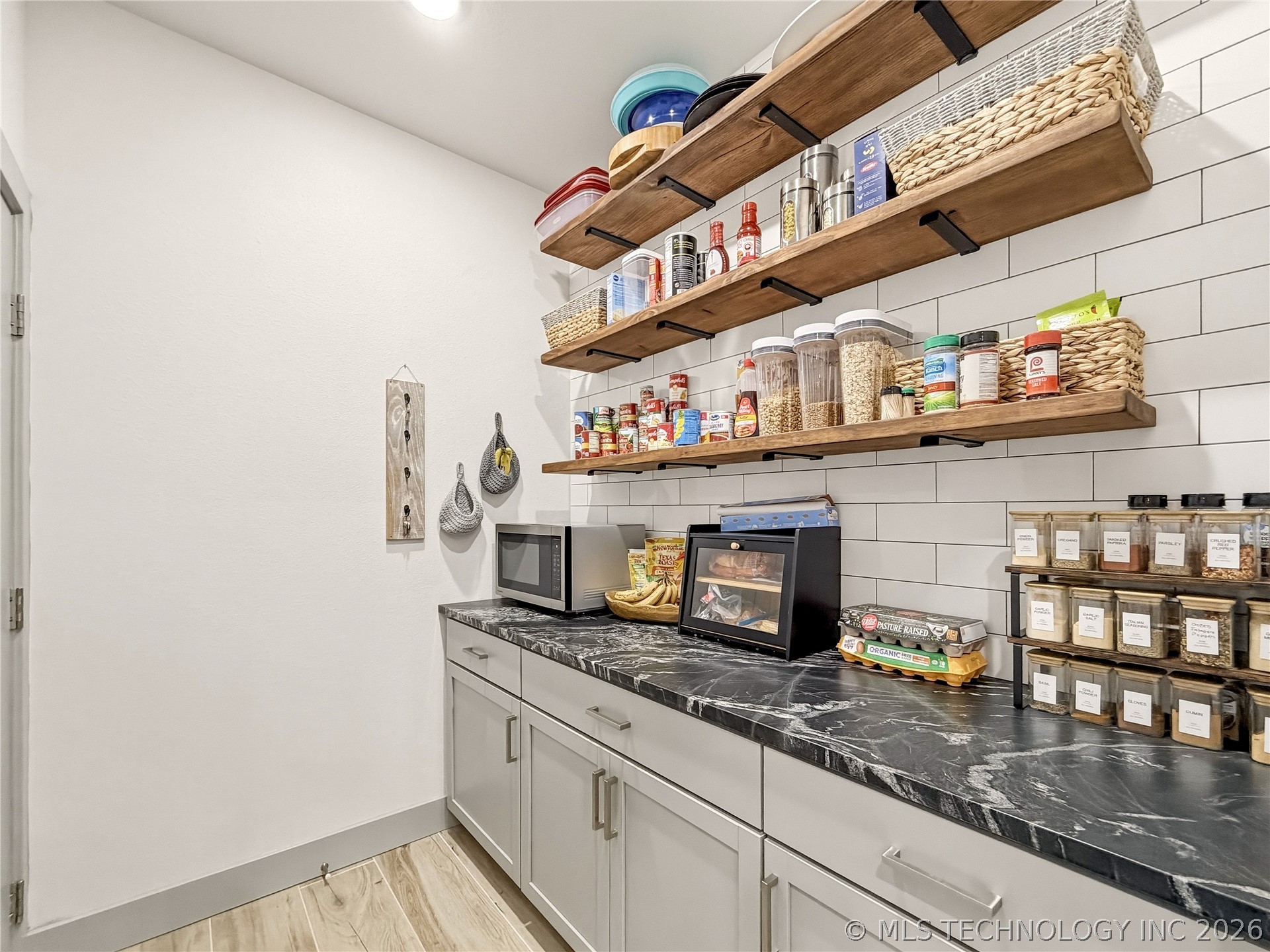 466070 E 800 Property Photo 17