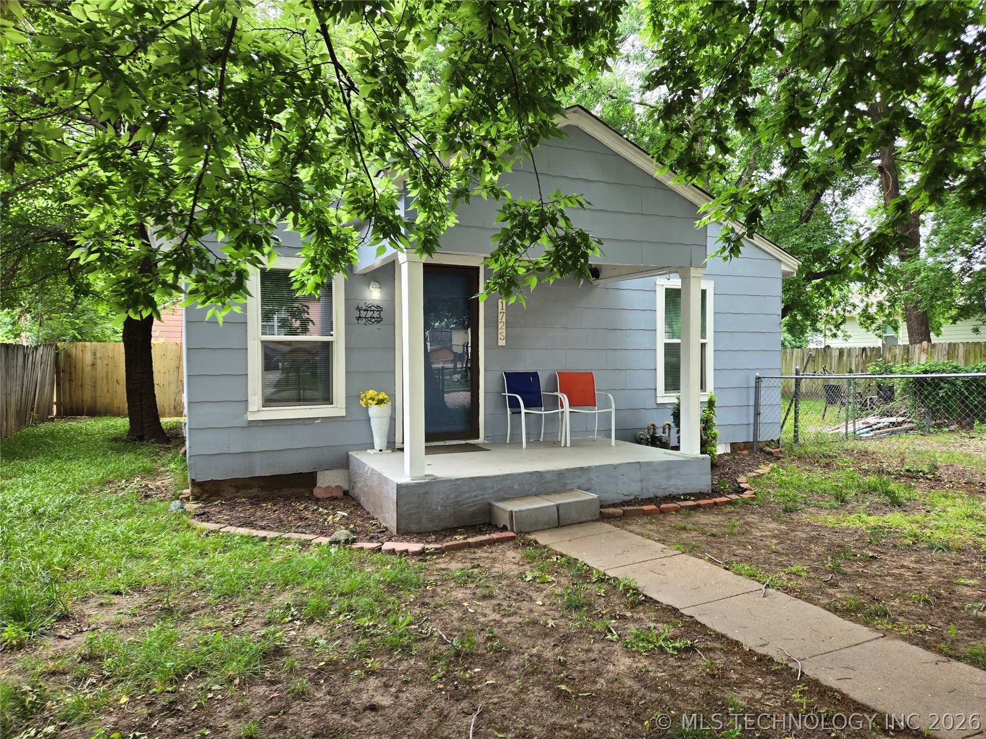 1723 N Atlanta Place Property Photo 2