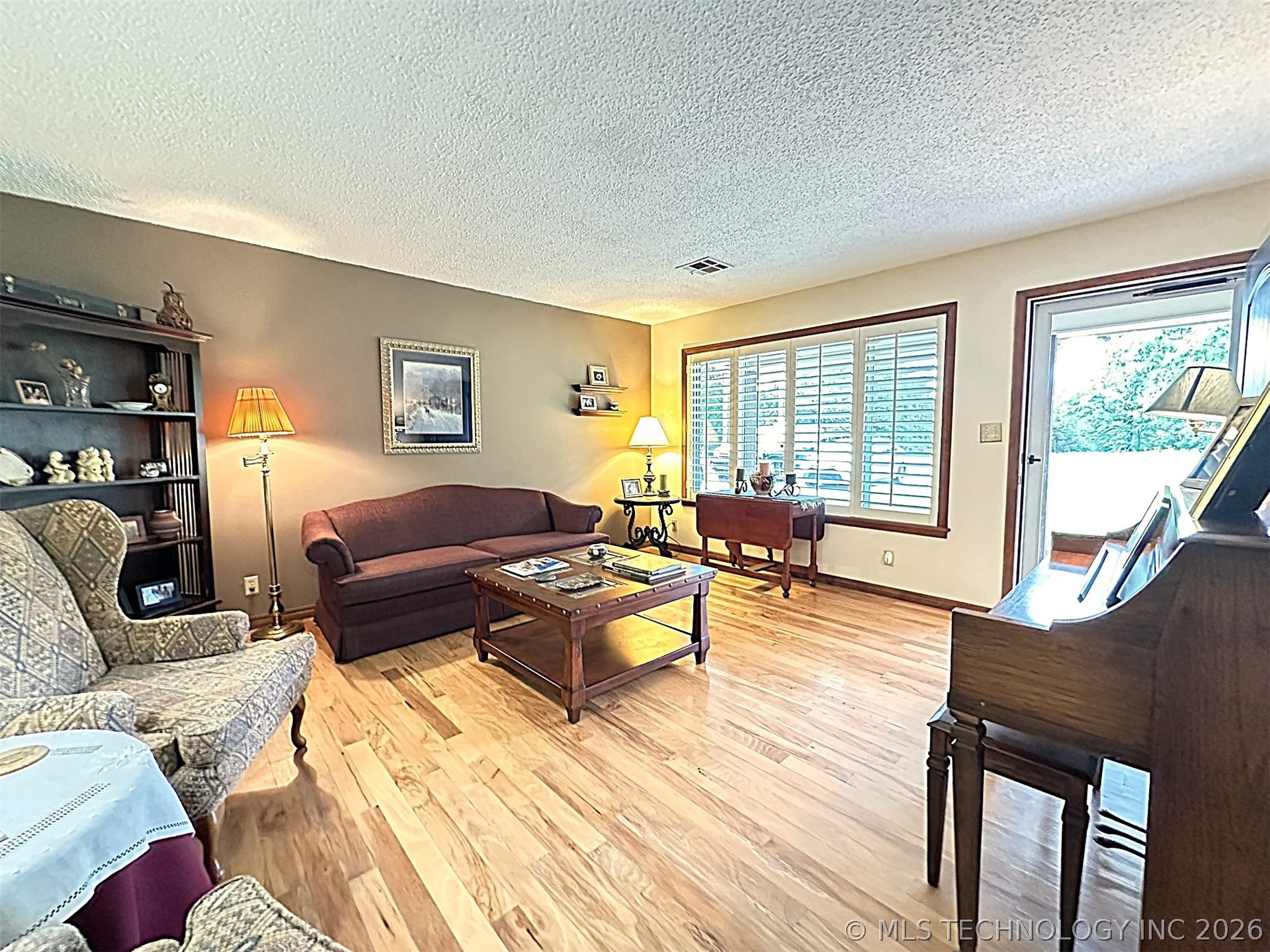 1174 Concord Property Photo 3