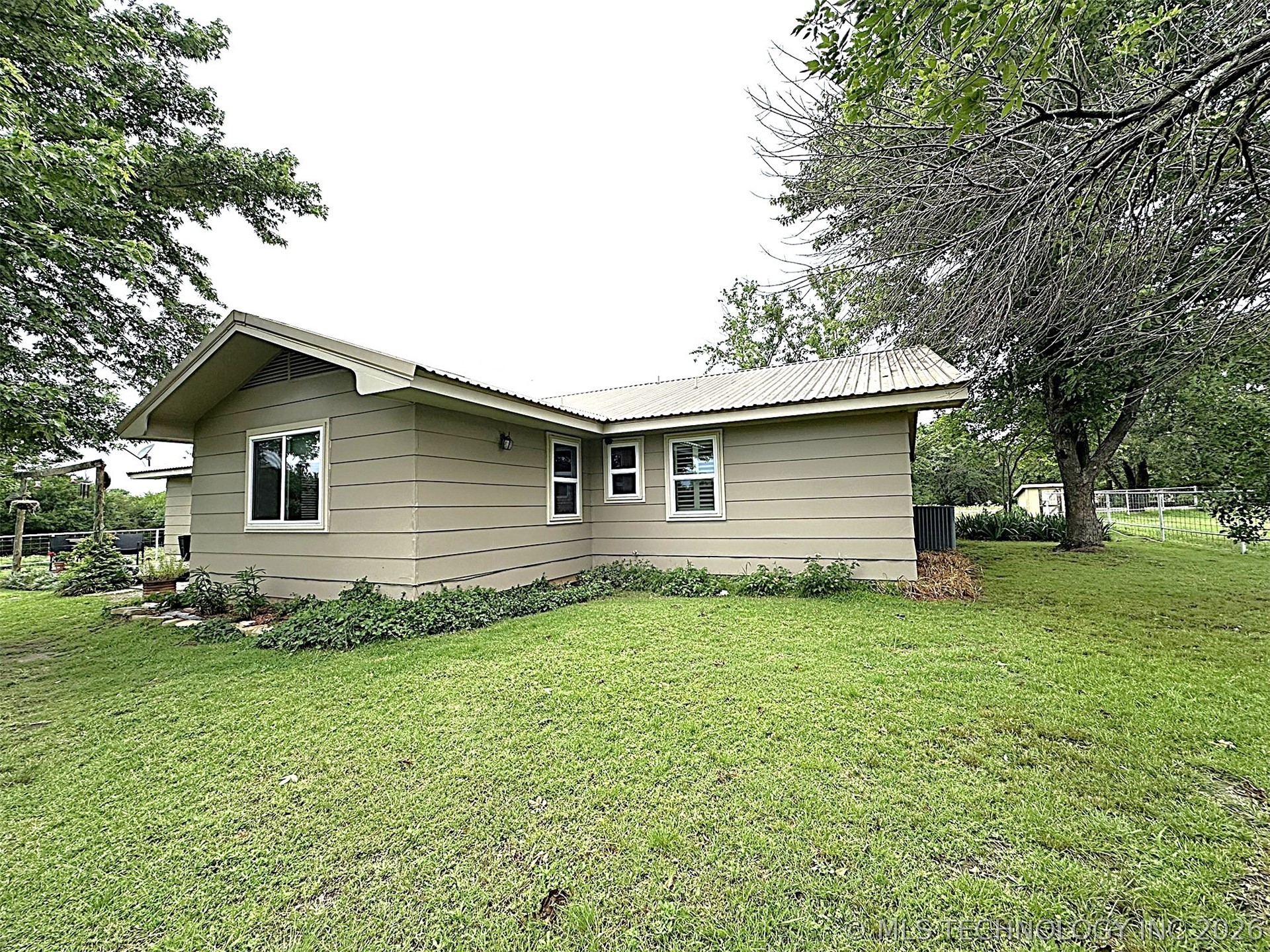 1174 Concord Property Photo 55