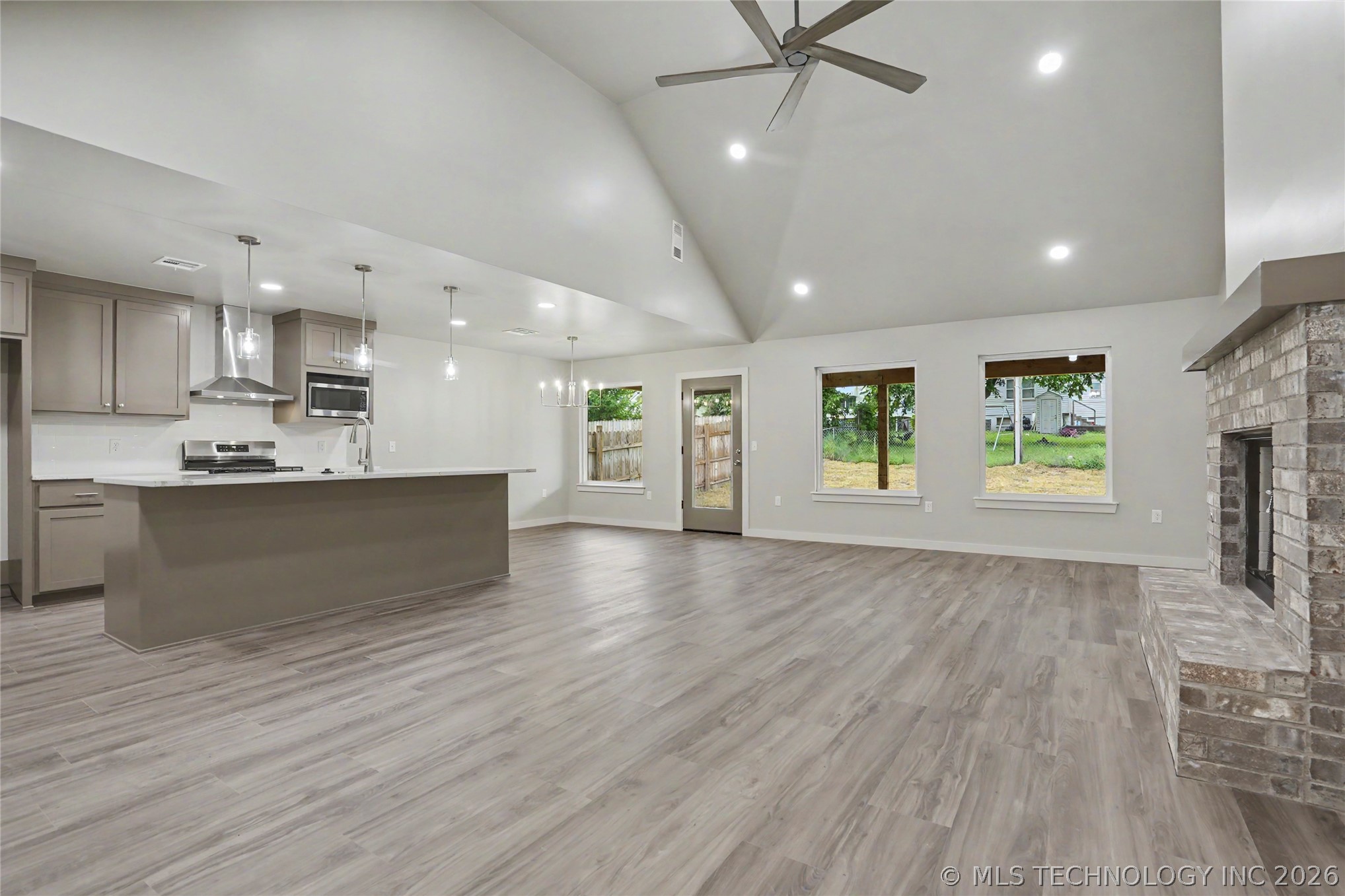 1337 E Hobson Avenue Property Photo 4