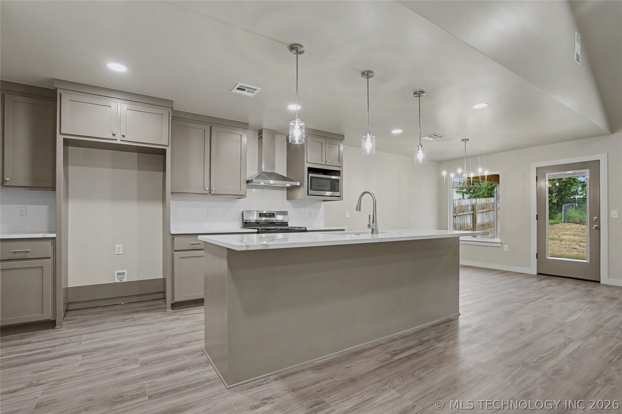 1337 E Hobson Avenue Property Photo 8