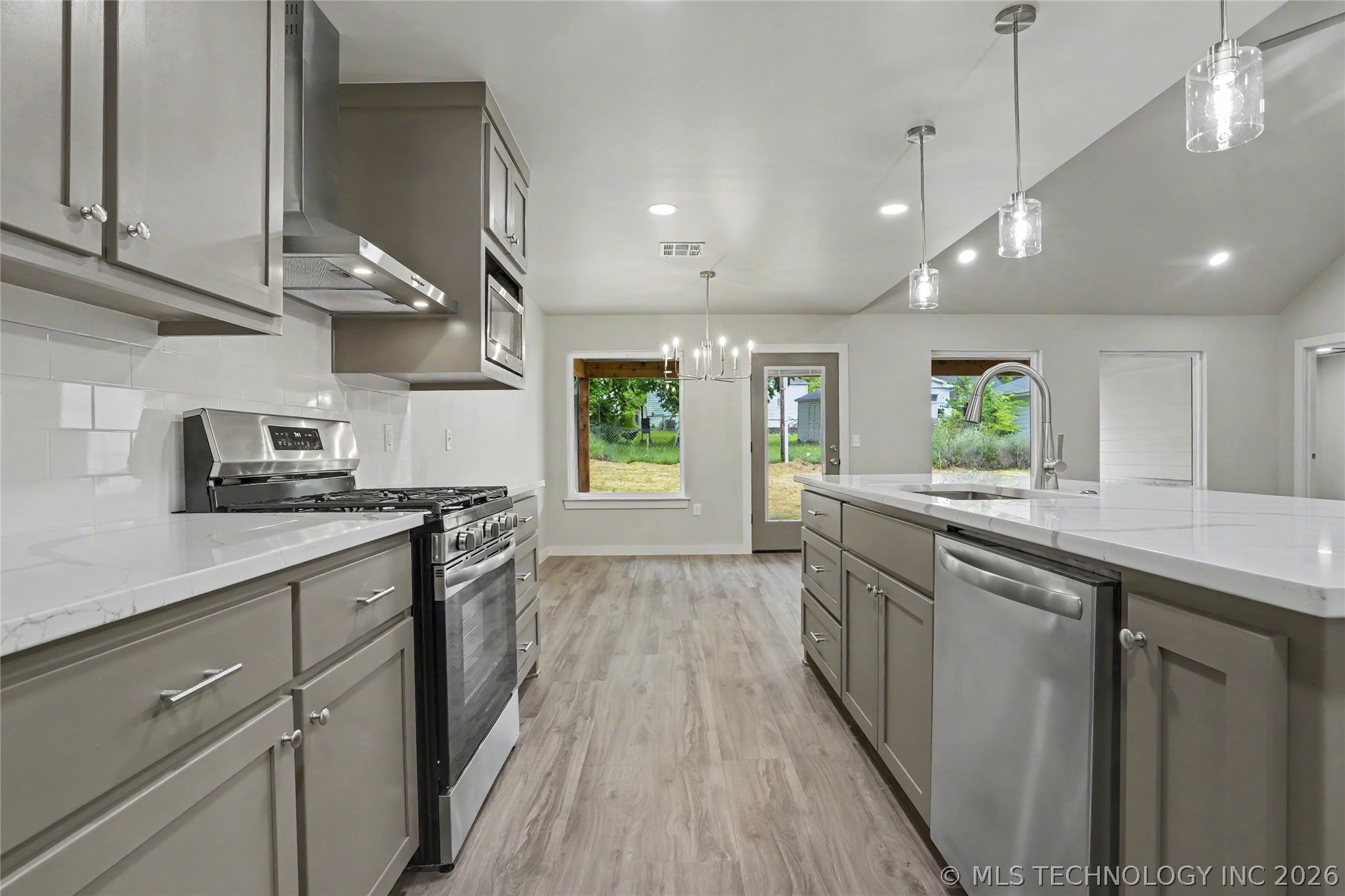 1337 E Hobson Avenue Property Photo 9