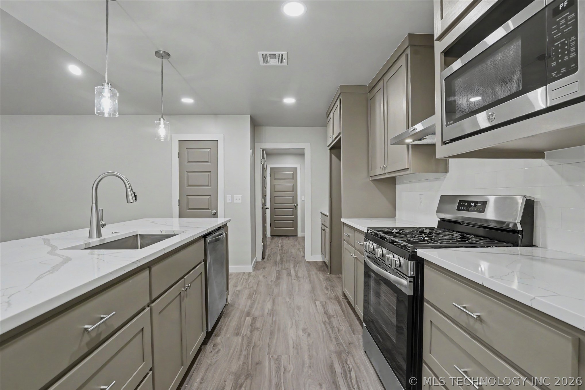 1337 E Hobson Avenue Property Photo 10