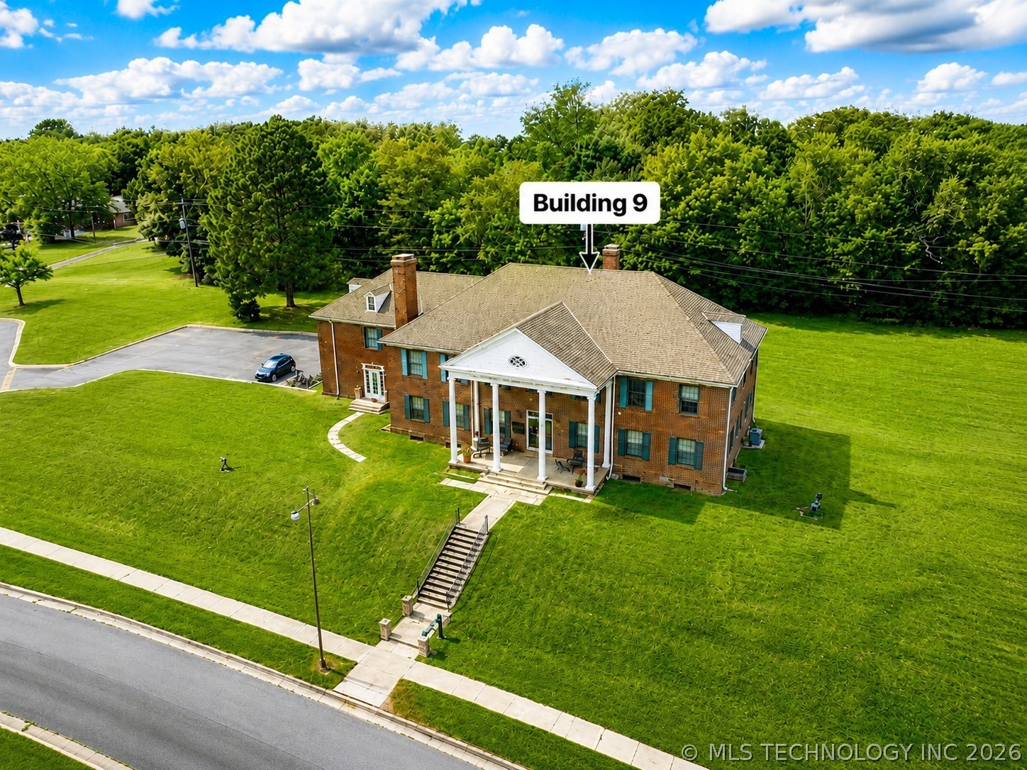 7 Mathis Park Drive Property Photo 3